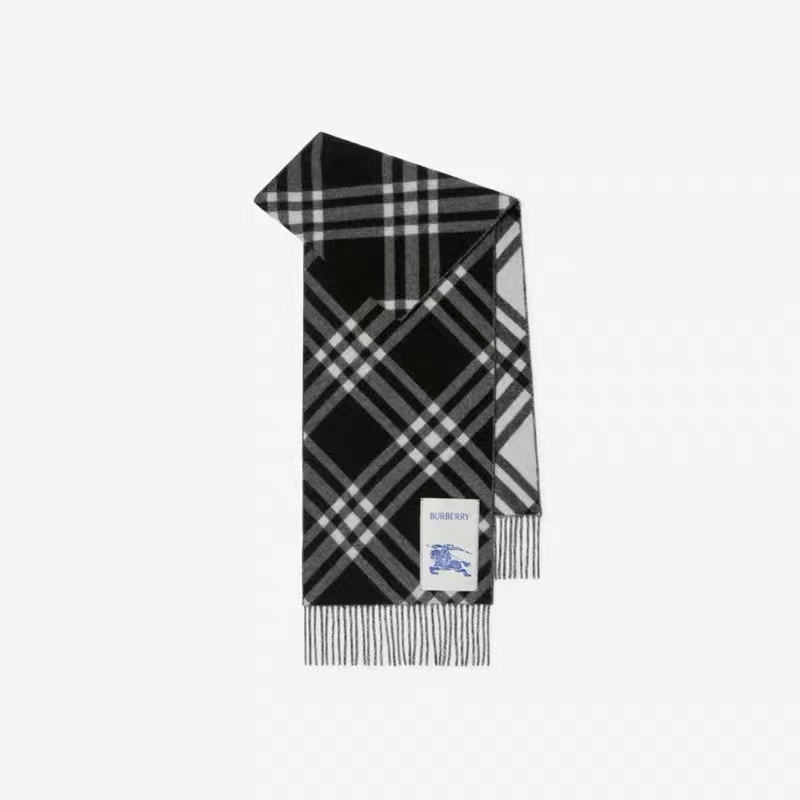 Burberry 柔美精英高手级别的 感围巾 这款Burberry羊绒羊毛混纺围巾 越看越爱 越看越