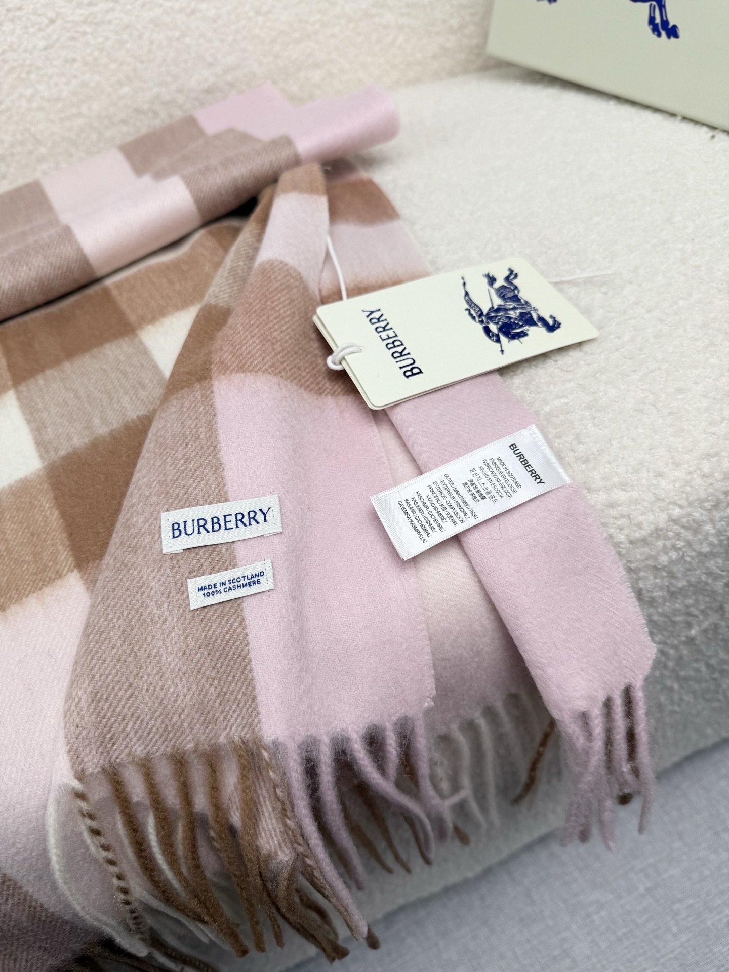 P。burberry。永不过时的万年款，巴宝莉经典【大格披肩】品质手感好到不行！羊毛加羊绒！！高尖端产物