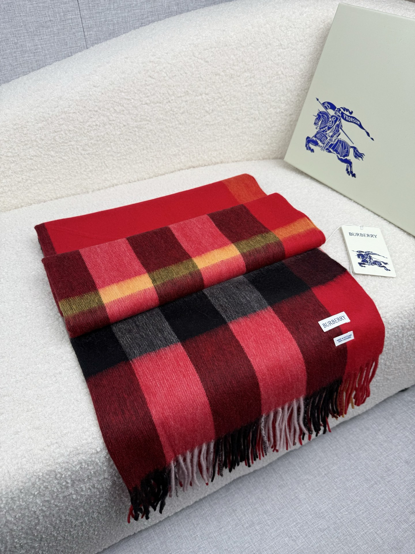 P。burberry。永不过时的万年款，巴宝莉经典【大格披肩】品质手感好到不行！羊毛加羊绒！！高尖端产物