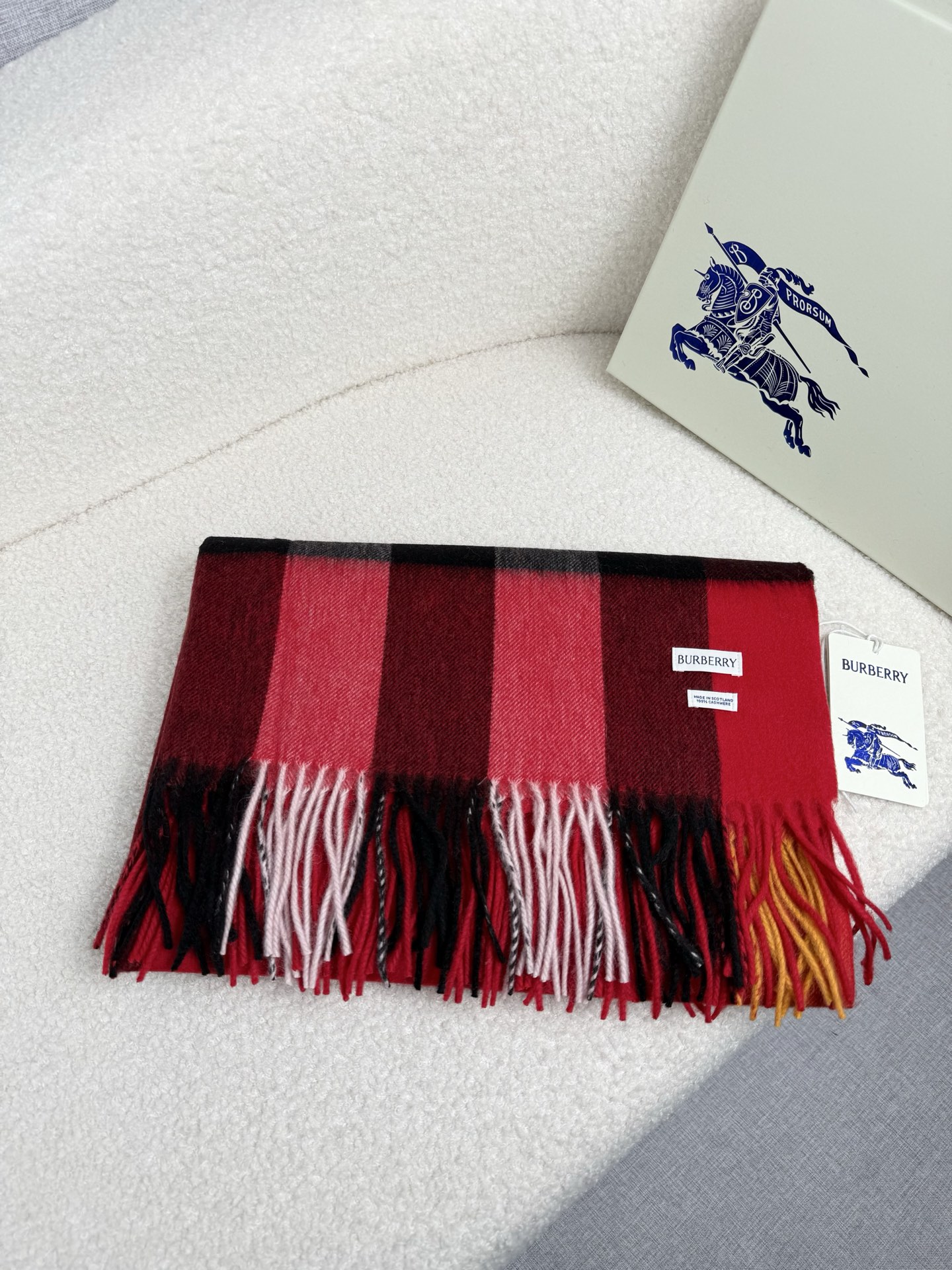 P。burberry。永不过时的万年款，巴宝莉经典【大格披肩】品质手感好到不行！羊毛加羊绒！！高尖端产物