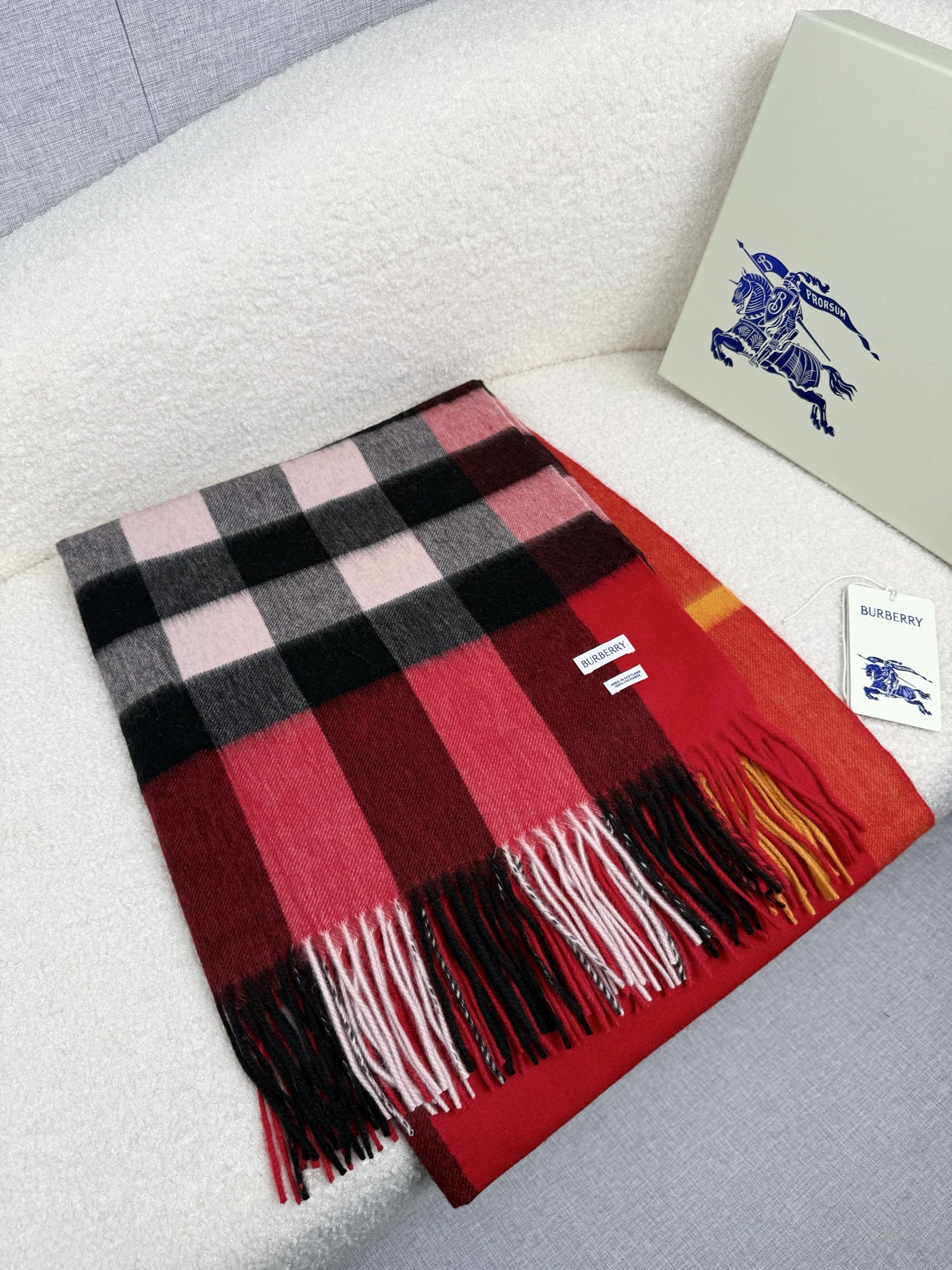 P。burberry。永不过时的万年款，巴宝莉经典【大格披肩】品质手感好到不行！羊毛加羊绒！！高尖端产物
