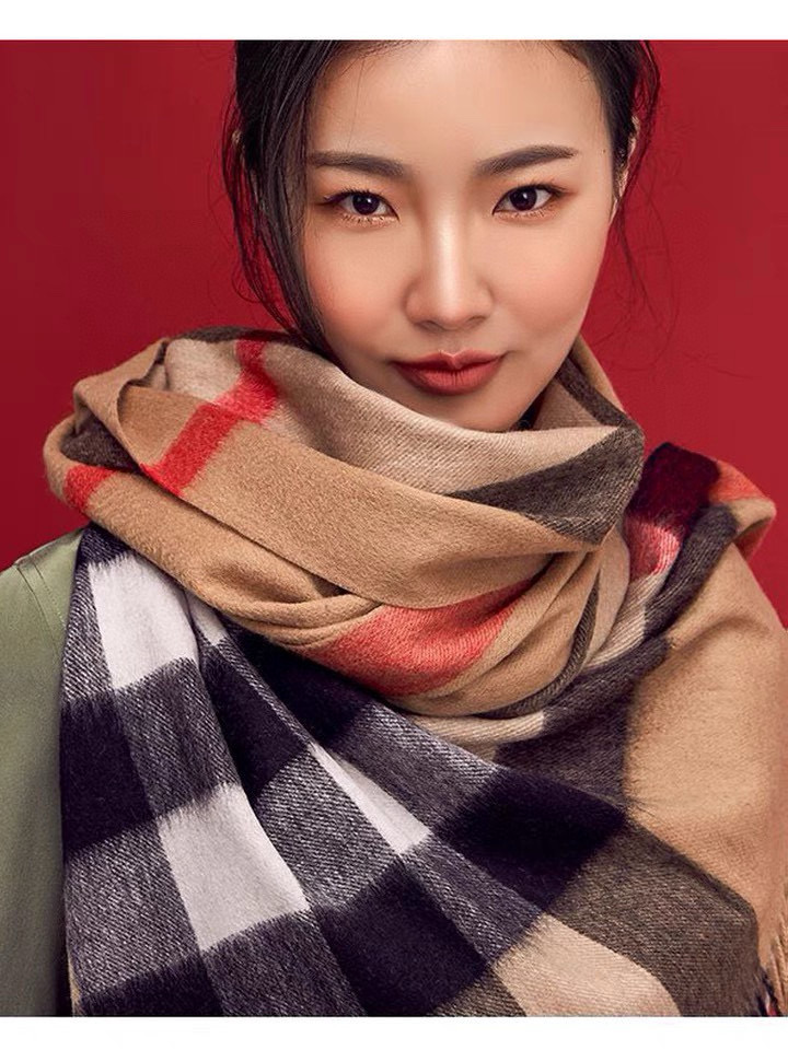 P。burberry。永不过时的万年款，巴宝莉经典【大格披肩】品质手感好到不行！羊毛加羊绒！！高尖端产物