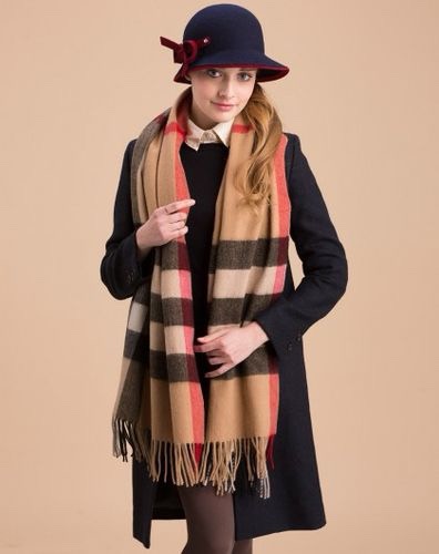 P。burberry。永不过时的万年款，巴宝莉经典【大格披肩】品质手感好到不行！羊毛加羊绒！！高尖端产物