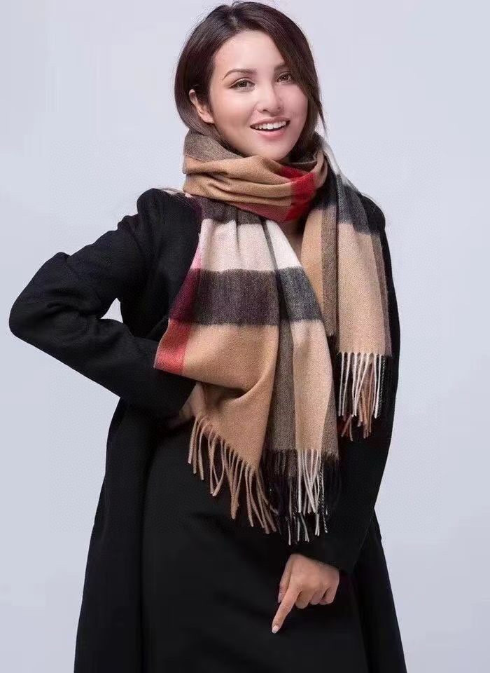 P。burberry。永不过时的万年款，巴宝莉经典【大格披肩】品质手感好到不行！羊毛加羊绒！！高尖端产物