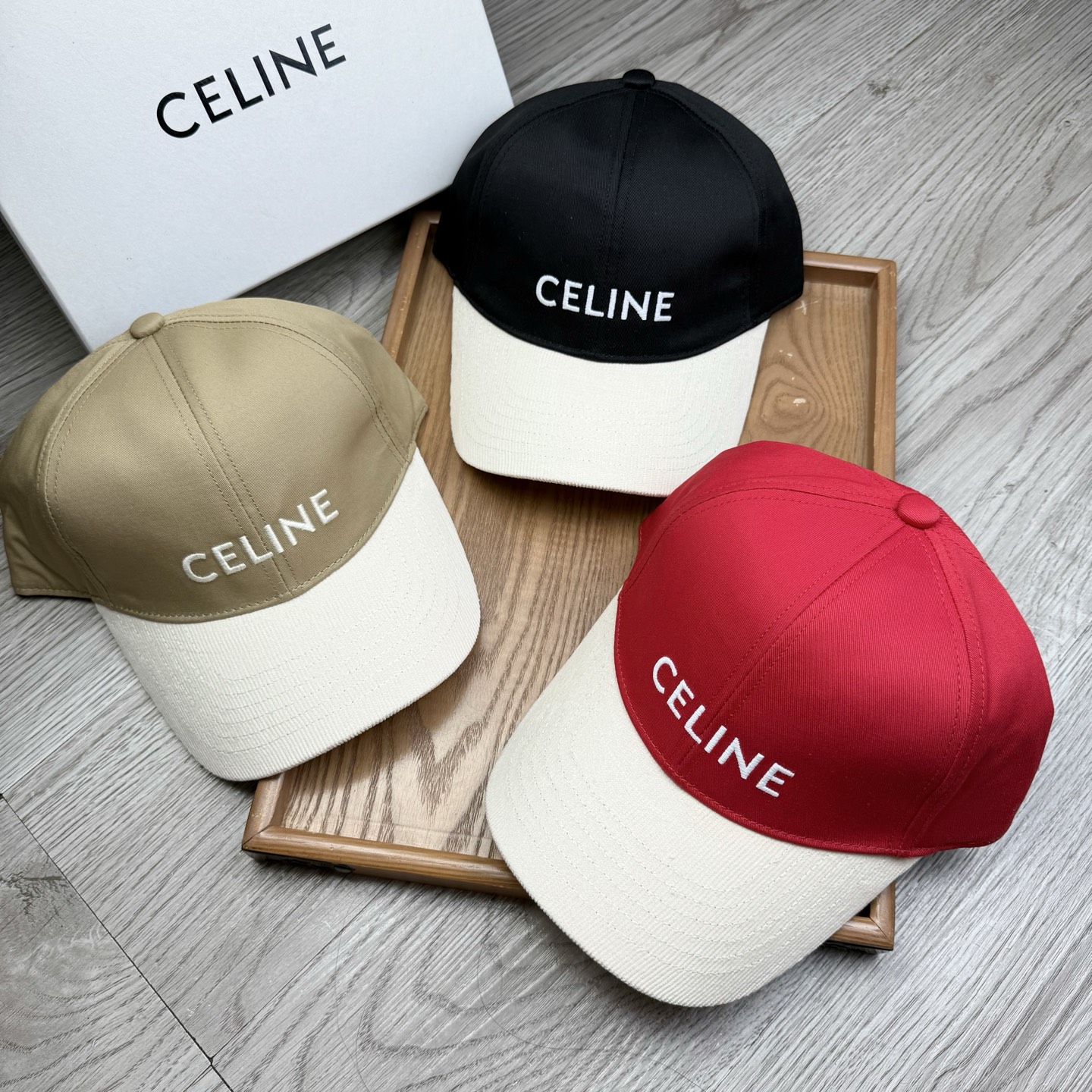 NO:532622,Special offer. Selin. Autumn and Winter Model-Original 1:1 contrasting color baseball cap. [with dust bag] Details determine quality!  Original logo inside the original version!  Original embossed hardware adjustment buckle!  Welcome to compare quality and PK!  Pure cotton material!  Good breathability!  A must-have item for sun protection in spring!  Atmospheric color!  The style is novel and unique and easy to match with clothes!  Strong practicality and high-end quality!  It’s a good match~ It’s really good to watch!  !  Just wear it casually, it is absolutely magical, age-reducing and fashionable. Hats, fisherman hats, baseball hats, knit hats, hats, celine, espadrilles, hats19860909特价.赛琳.秋冬款-原版1:1撞色鸭舌帽.【配防尘袋】细节决定品质！原版内里原版标！原版压花五金调节扣！欢迎对比品质PK！材质纯棉！透气性好！春天挡风,夏天防晒必备单品！颜色大气！款式新颖别致好搭配衣服！实用性强,高端品质！随心搭配～真的敲好看！！随便一戴,妥妥的街拍神奇,减龄又时尚.帽子渔夫帽棒球帽针织帽,帽子,celine,espadrilles,hats,hat