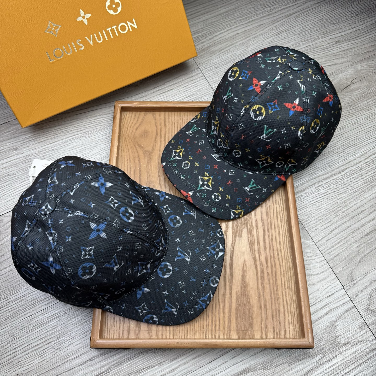 NO:532568,.L Home.Border Colorful Stars [Super A Quality] Latest Model!  Fashion trend, high-end workmanship!  Every hat is made with care!  Oxford material!  First layer of cowhide!  It is equipped with a box, dust bag, extraordinary quality, and details are also very important. Leather cap nails, leather adjustment belt!  Hat fisherman hat baseball hat knit hat, hat, louis vuitton, espadrilles, cowhide, hats19860909.L家.包边七彩星星【超A品质】最新款！时尚潮流,高端做工！每一个帽子都是用心之作！牛津材质！头层牛皮！配盒子、防尘袋、非一般的品质,细节也很重要.真皮帽钉,真皮调节带！帽子渔夫帽棒球帽针织帽,帽子,louis vuitton,espadrilles,cowhide,hats,hat