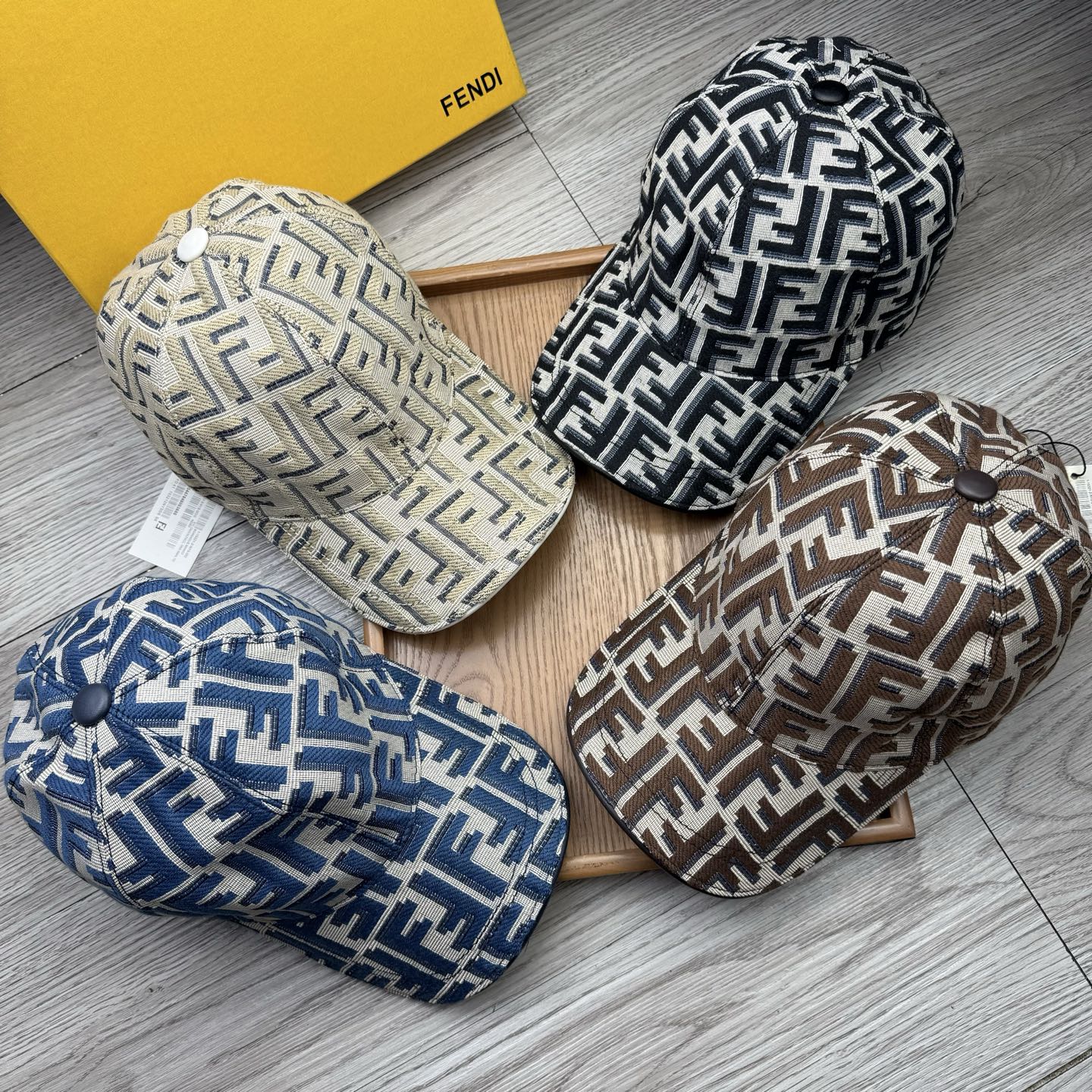 NO:532586,.F Home.FF Ghost [Super A Quality] Latest Model!  Fashion trend, high-end workmanship!  Every hat is made with care!  Oxford material!  First layer of cowhide!  It is equipped with a box, dust bag, extraordinary quality, and details are also very important. Leather cap nails, leather adjustment belt!  Hat fisherman hat baseball hat knit hat, hat, fendi, espadrilles, cowhide, hats19860909.F家.FF重影【超A品质】最新款！时尚潮流,高端做工！每一个帽子都是用心之作！牛津材质！头层牛皮！配盒子、防尘袋、非一般的品质,细节也很重要.真皮帽钉,真皮调节带！帽子渔夫帽棒球帽针织帽,帽子,fendi,espadrilles,cowhide,hats,hat