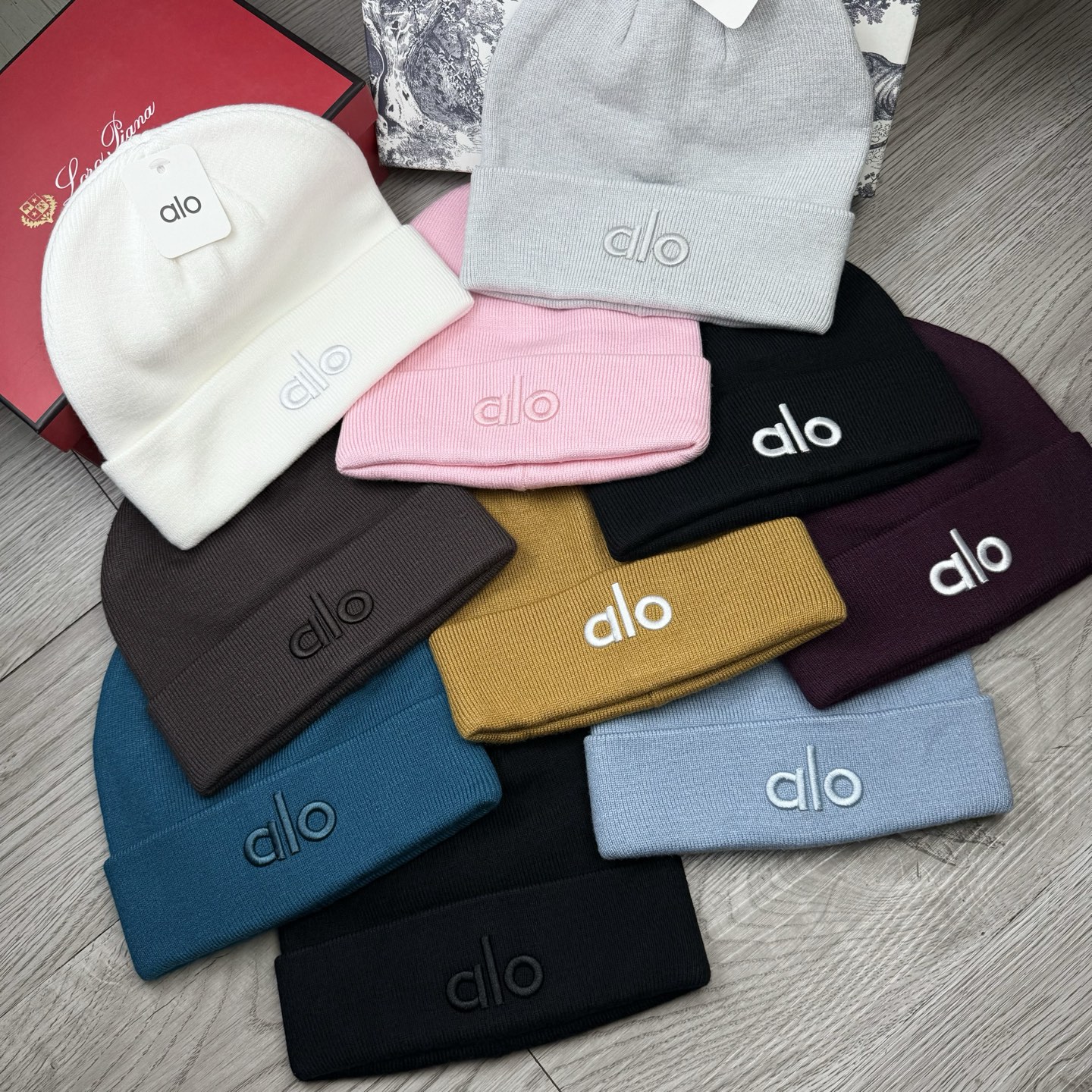 NO:365756,Special offer.AL0. Benefits!  [Fine wool knit single hat] The new model is on the shelves, a series of hats with fine wool fabric. The density is tight!  The wool knitted fabric feels comfortable and breathable!  The style is novel and unique!  A must-have item on the street, age-reducing and fashionable, very generous!  The hat looks very good!  And the price is very beautiful!  It is a very good item to give to others for your own use!  !  Complete trademark tags!  !  There are many styles and colors!  Hat fisherman hat baseball hat knit hat, hat, espadrilles,hats特价.AL0.福利！【细毛线针织单帽】新款上架,特别实惠的一个系列帽子,面料细毛线.密度紧致！毛线针织面料手感舒适透气性好！款式新颖别致！出街必备单品,减龄又时尚,非常大方！帽型特别好看！而且价格非常美丽！送人自用都是非常不错的一款单品哦！！商标吊牌齐全！！款式多多,颜色多多！帽子渔夫帽棒球帽针织帽,帽子,espadrilles,hats,hat