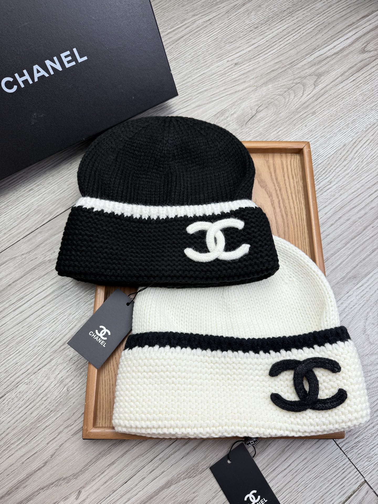 NO:365763,Special offer.C home. Benefits!  [Fine wool knit single hat] The new model is on the shelves, a series of hats with fine wool fabric. The density is tight!  The wool knitted fabric feels comfortable and breathable!  The style is novel and unique!  A must-have item on the street, age-reducing and fashionable, very generous!  The hat looks very good!  And the price is very beautiful!  It is a very good item to give to others for your own use!  !  Complete trademark tags!  !  There are many styles and colors!  Hat fisherman hat baseball hat knit hat, hat, chanel, espadrilles, hats特价.C家.福利！【细毛线针织单帽】新款上架,特别实惠的一个系列帽子,面料细毛线.密度紧致！毛线针织面料手感舒适透气性好！款式新颖别致！出街必备单品,减龄又时尚,非常大方！帽型特别好看！而且价格非常美丽！送人自用都是非常不错的一款单品哦！！商标吊牌齐全！！款式多多,颜色多多！帽子渔夫帽棒球帽针织帽,帽子,chanel,espadrilles,hats,hat