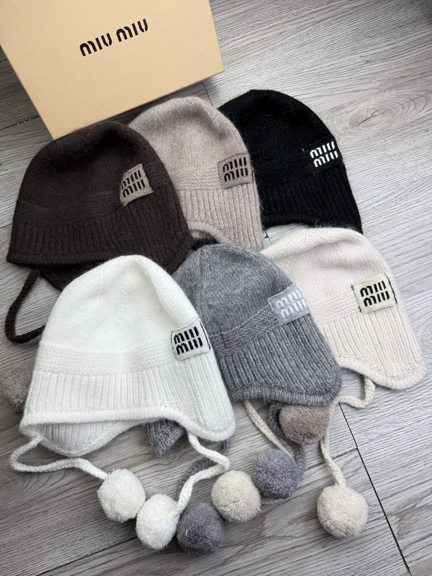 NO:365777,Special offer.miumiu.【Wool Single Hat】customer wool!  A precious collection of soul hats!  Guest color yarn is very beautiful!  classic!  The touch is soft and greasy. 70 wool 30 rabbit hair. A lamb combed lamb can only produce 30-40g of wool. Such a hat requires three or four lambs. Don’t use ordinary hats on the market to pretend to be. Is the yarn supplied by customers good? The market goods are incomparable!  The top-notch luxury of materials is the charm of the product. Easy access to the counter. Those who mix in the counter must receive it. They love every color. And they are beautiful and endurable!  Men, women, young and old can wear it!  You can beautify the real thing~ Hat Fisherman's hat Baseball hat Knitted hat, hat, miumiu, espadrilles, hats特价.miumiu.【羊毛单帽】客供小羊毛！珍贵典藏的灵魂帽子！客供色纱.每个颜色都非常好看！经典！手感软腻.70羊毛30兔毛.一只小羊精梳过的小羊仅能产出30-40g的羊毛.这么一个帽子得三四只小羊.不要拿市面上普通帽子冒充相比.客供的纱线好吗.市场货没得比！用料顶级奢华这就是产品的魅力.轻松出入专柜.混专柜的来必收.素色每个颜色都爱.而且美耐级了！男女老少均可用佩戴！见到实物你们能美化了～帽子渔夫帽棒球帽针织帽,帽子,miumiu,espadrilles,hats,hat