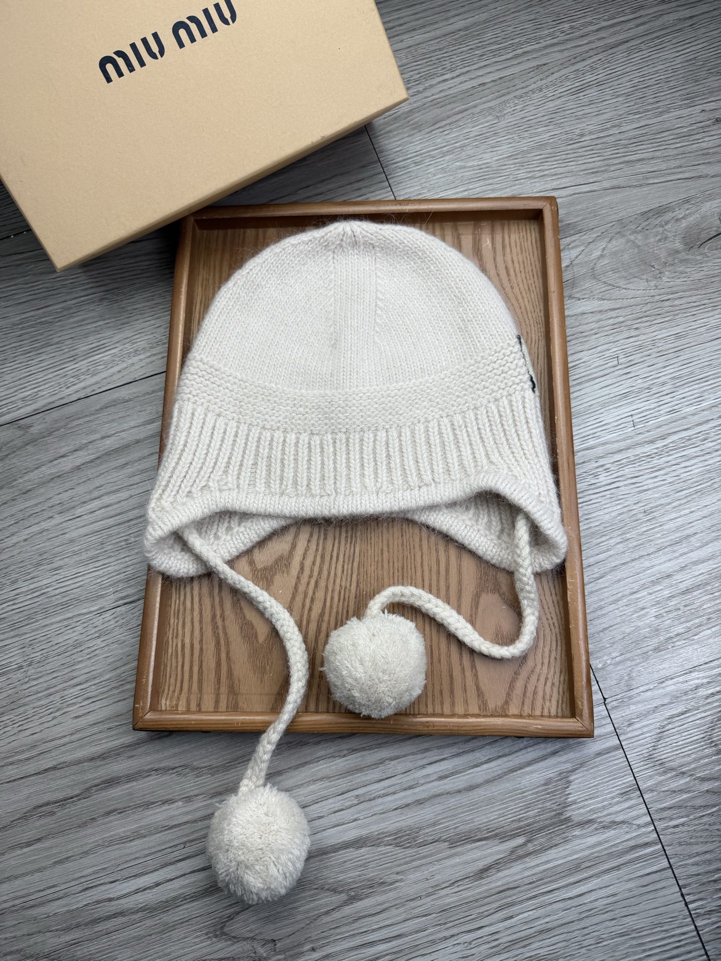 。miumiu。【羊毛单帽】客供小羊毛！珍贵典藏的灵魂帽子！客供色纱.每个颜色都非常好看！经典！手感软腻