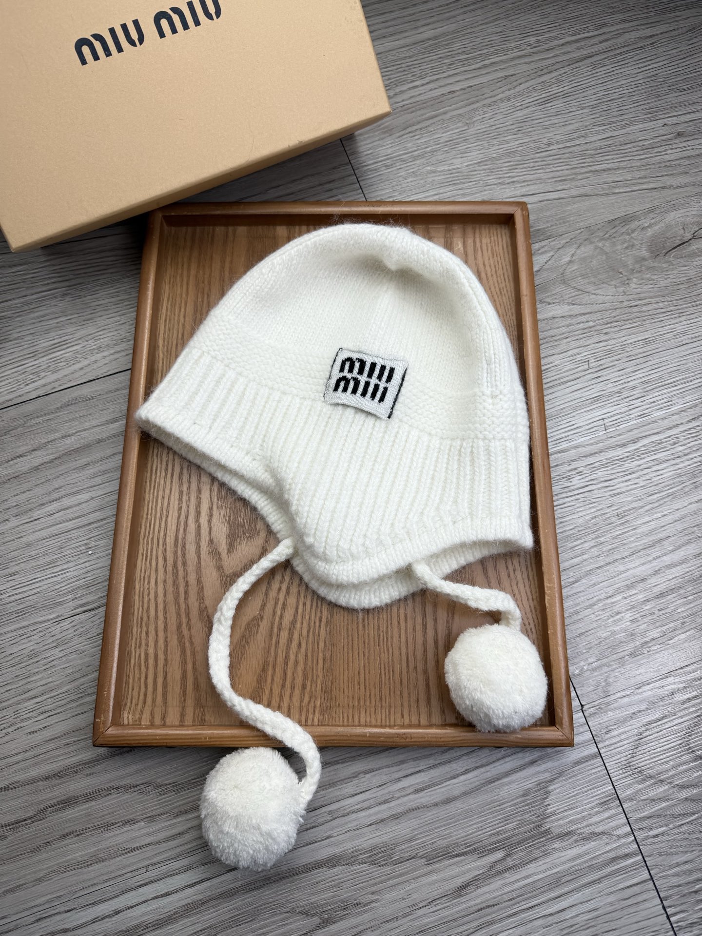 。miumiu。【羊毛单帽】客供小羊毛！珍贵典藏的灵魂帽子！客供色纱.每个颜色都非常好看！经典！手感软腻