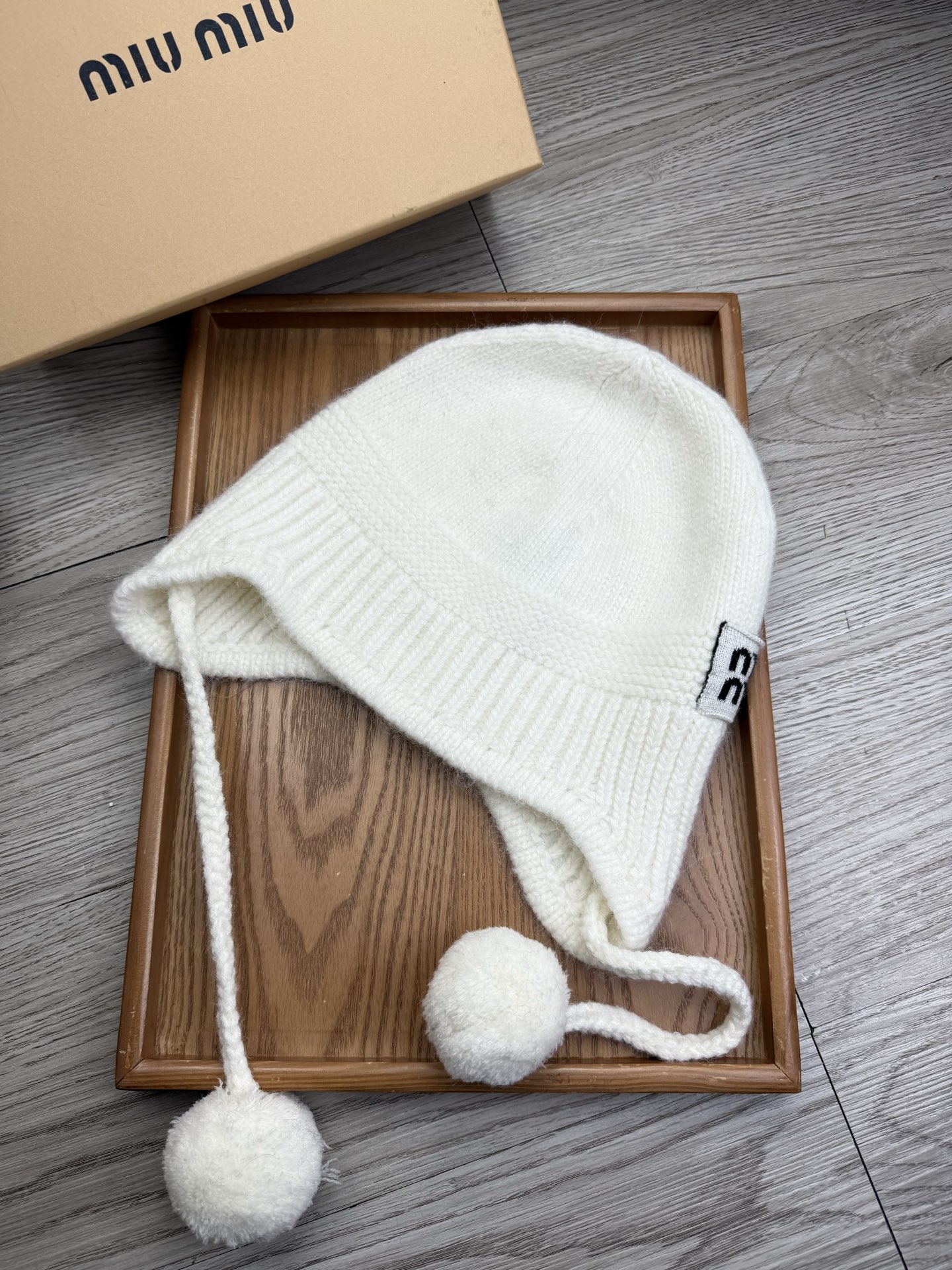 。miumiu。【羊毛单帽】客供小羊毛！珍贵典藏的灵魂帽子！客供色纱.每个颜色都非常好看！经典！手感软腻