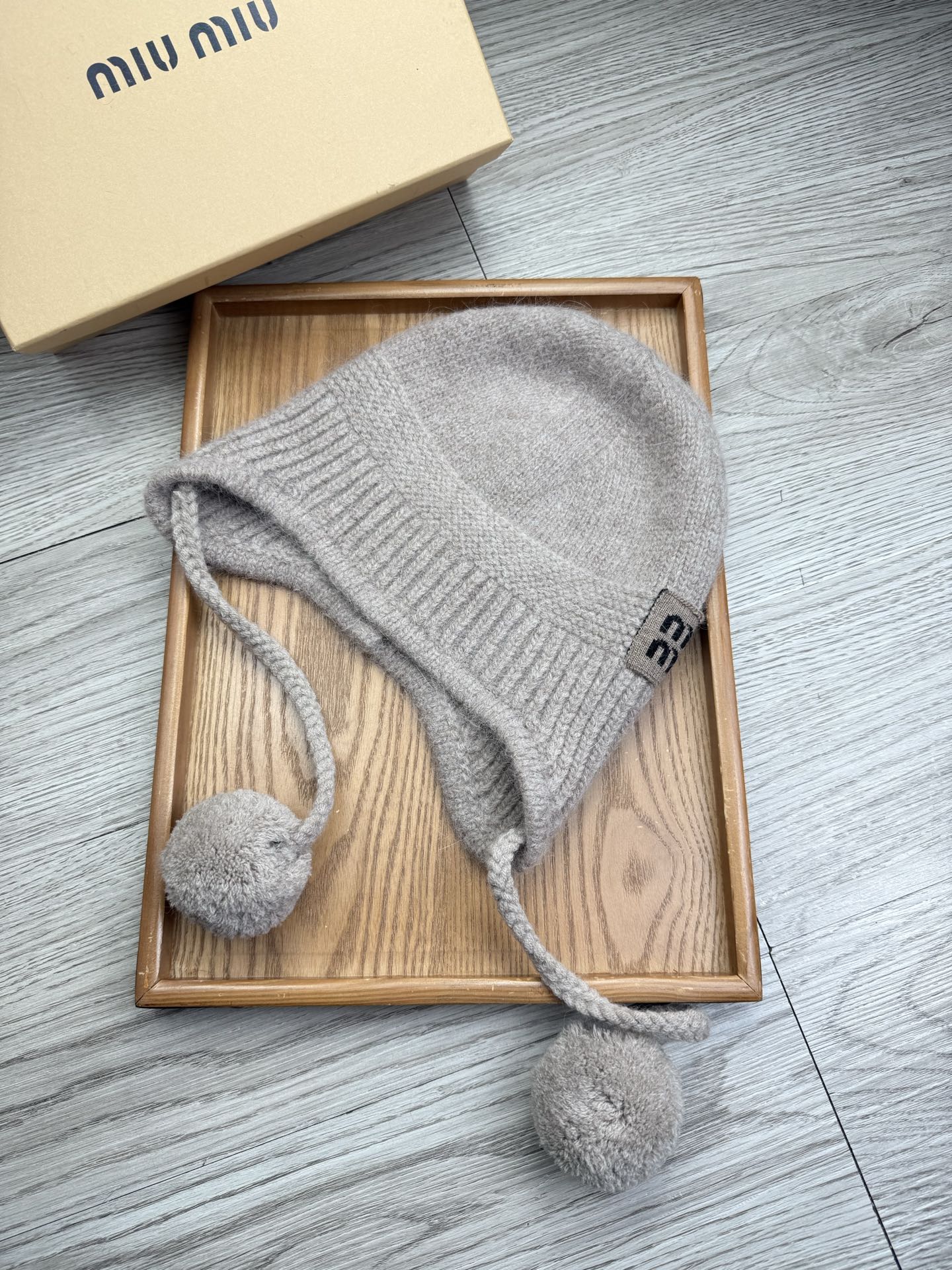 。miumiu。【羊毛单帽】客供小羊毛！珍贵典藏的灵魂帽子！客供色纱.每个颜色都非常好看！经典！手感软腻