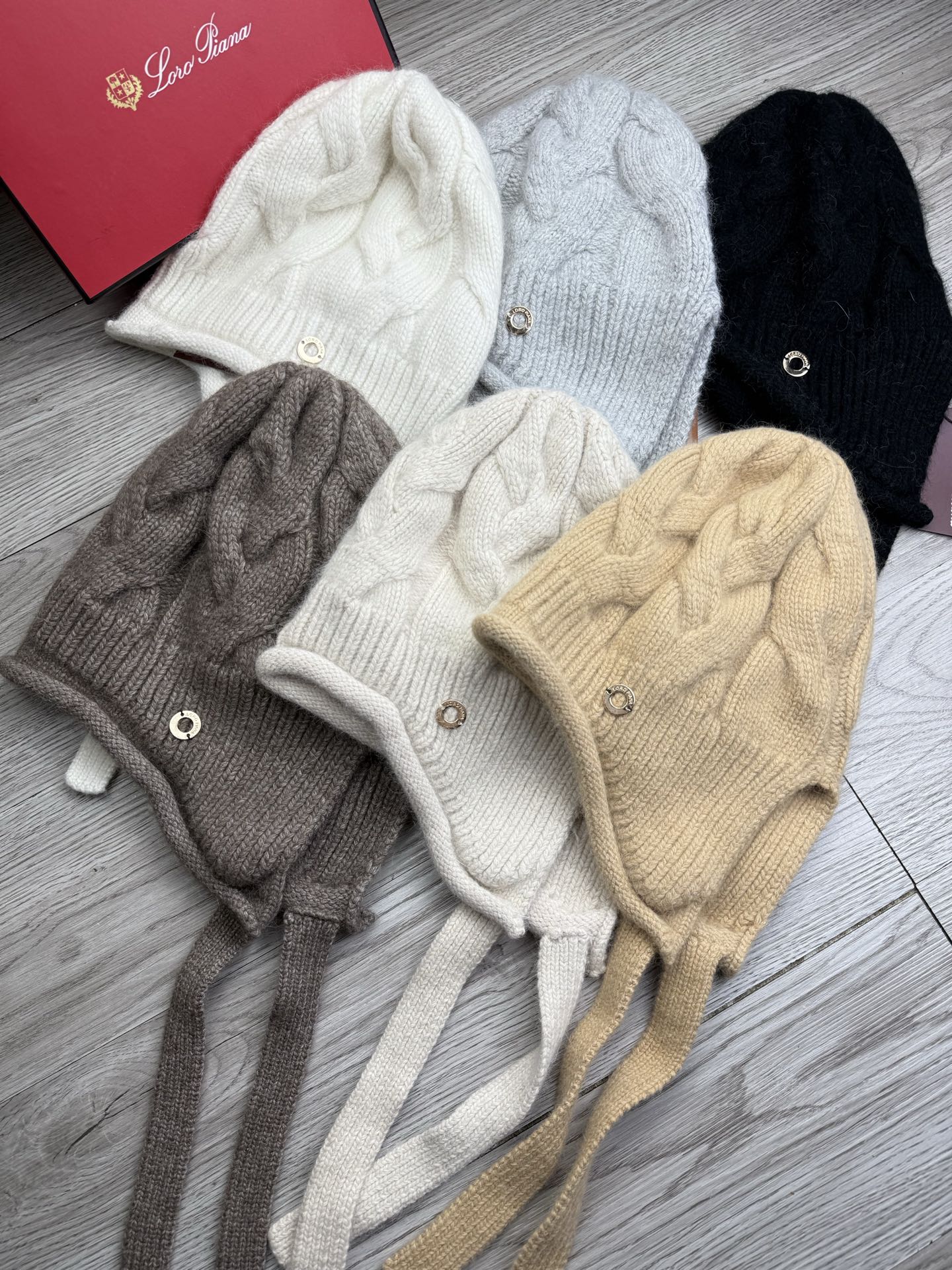 NO:365722,Special offer.LP. [Wool Single Hat] Customer-supplied wool!  A precious collection of soul hats!  Guest color yarn is very beautiful!  classic!  The touch is soft and greasy. 70 wool 30 rabbit hair. A lamb combed lamb can only produce 30-40g of wool. Such a hat requires three or four lambs. Don’t use ordinary hats on the market to pretend to be. Is the yarn supplied by customers good? The market goods are incomparable!  The top-notch luxury of materials is the charm of the product. Easy access to the counter. Those who mix in the counter must receive it. They love every color. And they are beautiful and endurable!  Men, women, young and old can wear it!  You can beautify the real thing~ Hat Fisherman's hat Baseball hat Knitted hat, hat, loro piana, espadrilles, hats特价.LP.【羊毛单帽】客供小羊毛！珍贵典藏的灵魂帽子！客供色纱.每个颜色都非常好看！经典！手感软腻.70羊毛30兔毛.一只小羊精梳过的小羊仅能产出30-40g的羊毛.这么一个帽子得三四只小羊.不要拿市面上普通帽子冒充相比.客供的纱线好吗.市场货没得比！用料顶级奢华这就是产品的魅力.轻松出入专柜.混专柜的来必收.素色每个颜色都爱.而且美耐级了！男女老少均可用佩戴！见到实物你们能美化了～帽子渔夫帽棒球帽针织帽,帽子,loro piana,espadrilles,hats,hat