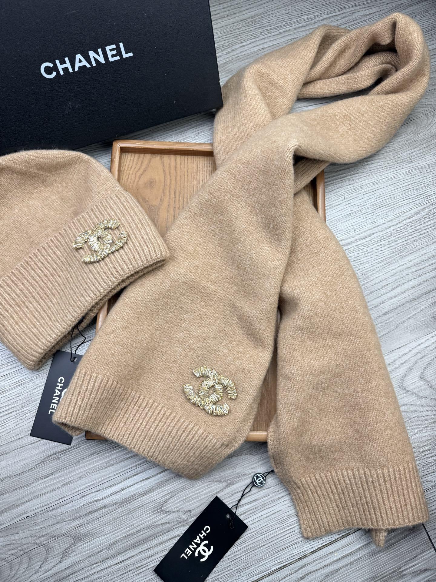 🌹。C家。【羊毛套装帽子】经典套装帽子!帽子➕围巾!材质:70%羊毛➕30%兔毛。暖暖哒超级舒服~冬日小