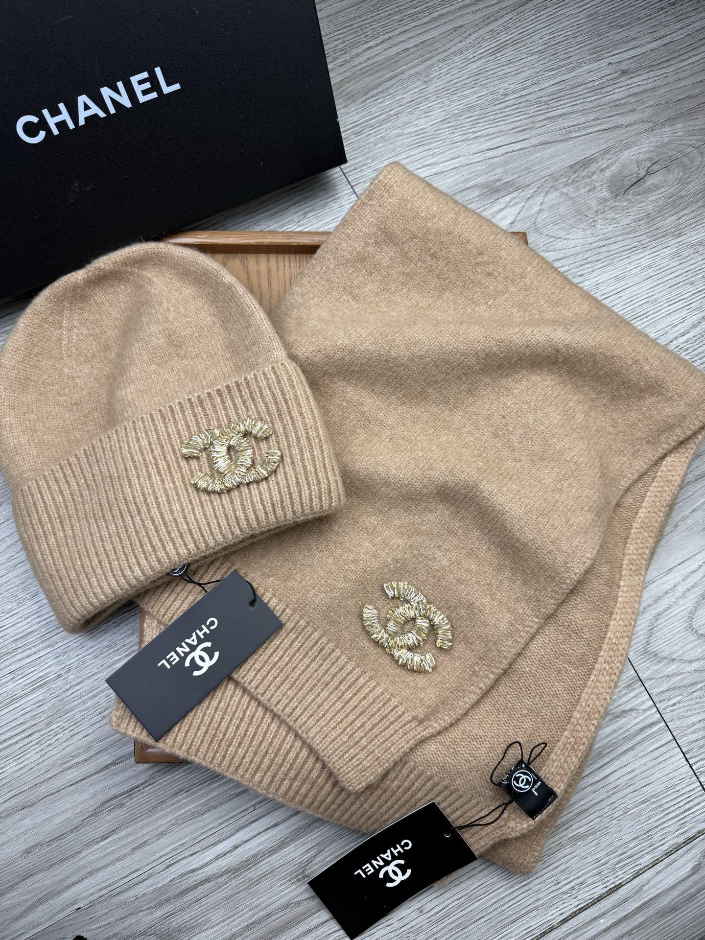 🌹。C家。【羊毛套装帽子】经典套装帽子!帽子➕围巾!材质:70%羊毛➕30%兔毛。暖暖哒超级舒服~冬日小