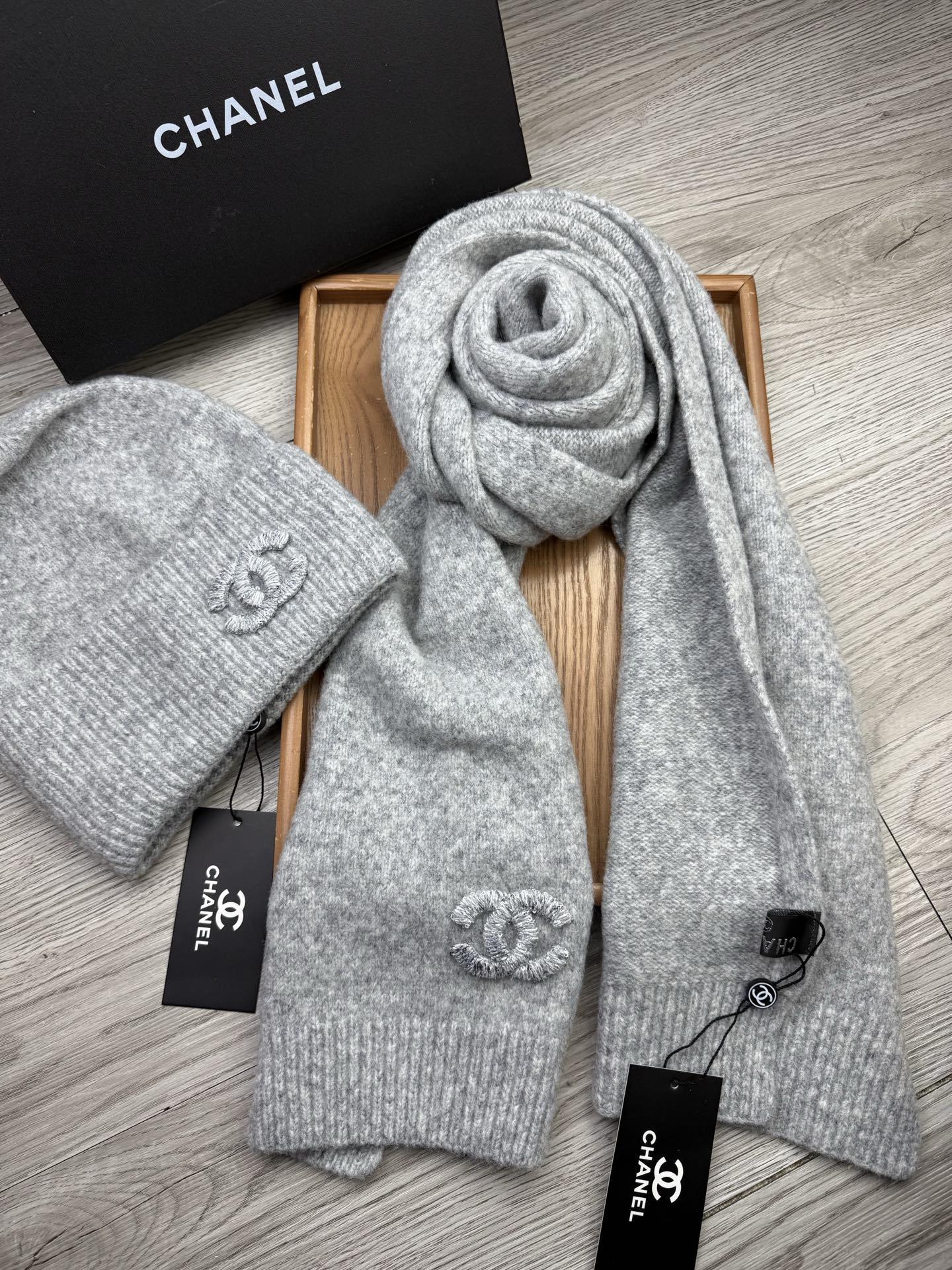 🌹。C家。【羊毛套装帽子】经典套装帽子!帽子➕围巾!材质:70%羊毛➕30%兔毛。暖暖哒超级舒服~冬日小