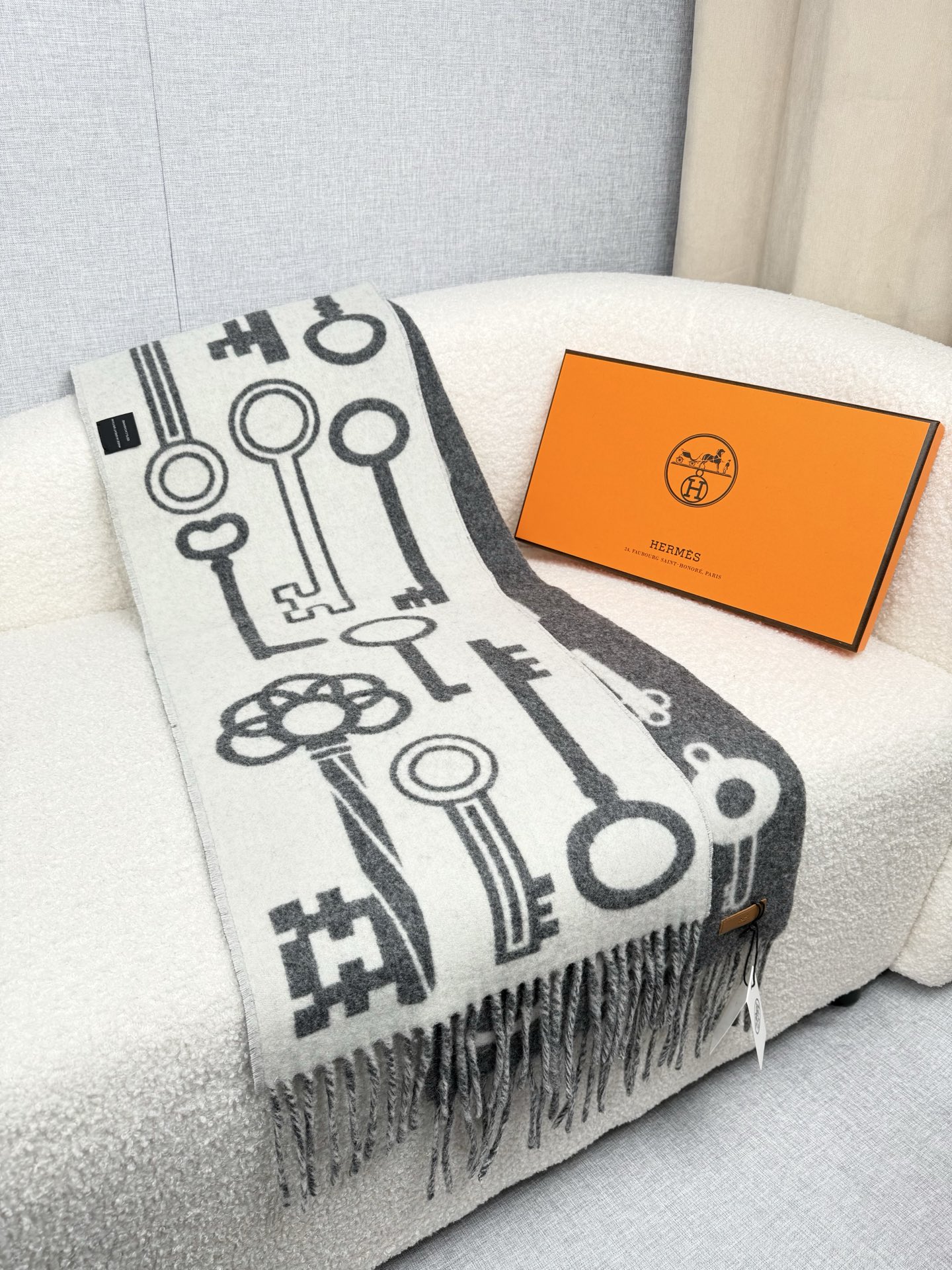 。H家。 【新款钥匙款双面羊绒围巾】怒赞自留，难得的高端款！家属福利！非常正的男士围巾~面料大爱，非常柔