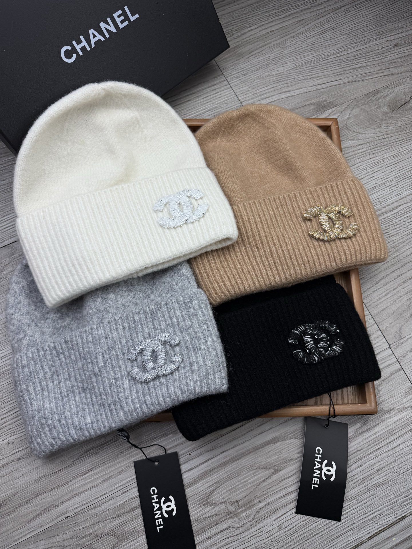 NO:365910,.C home.【Wool Single Hat】customer supplying wool!  A precious collection of soul hats!  Guest color yarn is very beautiful!  classic!  The touch is soft and greasy. 70 wool 30 rabbit hair. A lamb combed lamb can only produce 30-40g of wool. Such a hat requires three or four lambs. Don’t use ordinary hats on the market to pretend to be. Is the yarn supplied by customers good? The market goods are incomparable!  The top-notch luxury of materials is the charm of the product. Easy access to the counter. Those who mix in the counter must receive it. They love every color. And they are beautiful and endurable!  Men, women, young and old can wear it!  You can beautify the real thing~ Hat Fisherman's hat Baseball hat Knitted hat, hat, chanel, espadrilles, hats.C家.【羊毛单帽】客供小羊毛！珍贵典藏的灵魂帽子！客供色纱.每个颜色都非常好看！经典！手感软腻.70羊毛30兔毛.一只小羊精梳过的小羊仅能产出30-40g的羊毛.这么一个帽子得三四只小羊.不要拿市面上普通帽子冒充相比.客供的纱线好吗.市场货没得比！用料顶级奢华这就是产品的魅力.轻松出入专柜.混专柜的来必收.素色每个颜色都爱.而且美耐级了！男女老少均可用佩戴！见到实物你们能美化了～帽子渔夫帽棒球帽针织帽,帽子,chanel,espadrilles,hats,hat