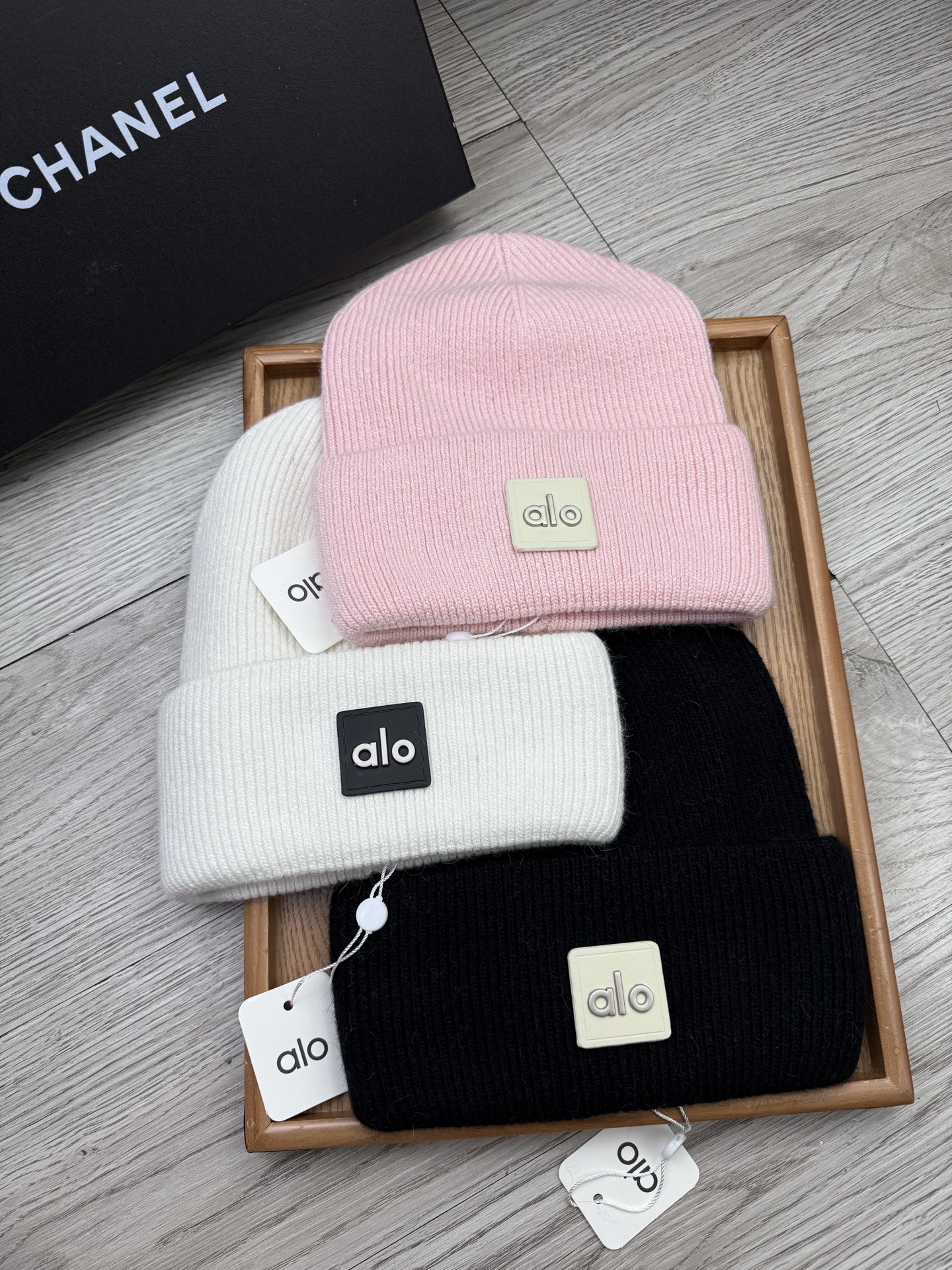 NO:365918,.AL0.【Wool Single Hat】Guest supplies small wool!  A precious collection of soul hats!  Guest color yarn is very beautiful!  classic!  The touch is soft and greasy. 70 wool 30 rabbit hair. A lamb combed lamb can only produce 30-40g of wool. Such a hat requires three or four lambs. Don’t use ordinary hats on the market to pretend to be. Is the yarn supplied by customers good? The market goods are incomparable!  The top-notch luxury of materials is the charm of the product. Easy access to the counter. Those who mix in the counter must receive it. They love every color. And they are beautiful and endurable!  Men, women, young and old can wear it!  You can beautify the real thing~ Hat Fisherman's hat Baseball hat Knitted hat, hat, espadrilles, hats.AL0.【羊毛单帽】客供小羊毛！珍贵典藏的灵魂帽子！客供色纱.每个颜色都非常好看！经典！手感软腻.70羊毛30兔毛.一只小羊精梳过的小羊仅能产出30-40g的羊毛.这么一个帽子得三四只小羊.不要拿市面上普通帽子冒充相比.客供的纱线好吗.市场货没得比！用料顶级奢华这就是产品的魅力.轻松出入专柜.混专柜的来必收.素色每个颜色都爱.而且美耐级了！男女老少均可用佩戴！见到实物你们能美化了～帽子渔夫帽棒球帽针织帽,帽子,espadrilles,hats,hat