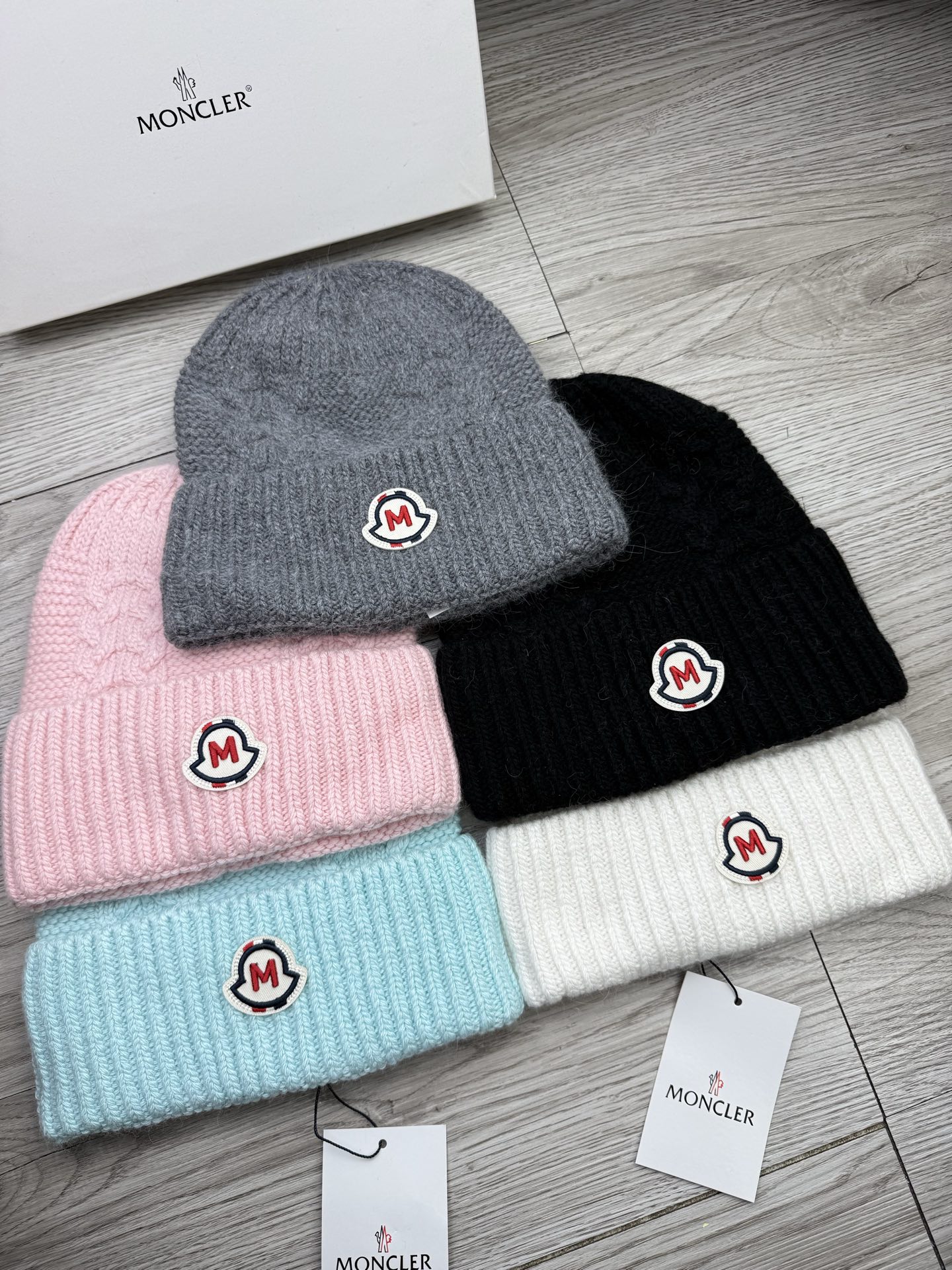 NO:365926,.Covered. [Wool Single Hat] Customers provide wool!  A precious collection of soul hats!  Guest color yarn is very beautiful!  classic!  The touch is soft and greasy. 70 wool 30 rabbit hair. A lamb combed lamb can only produce 30-40g of wool. Such a hat requires three or four lambs. Don’t use ordinary hats on the market to pretend to be. Is the yarn supplied by customers good? The market goods are incomparable!  The top-notch luxury of materials is the charm of the product. Easy access to the counter. Those who mix in the counter must receive it. They love every color. And they are beautiful and endurable!  Men, women, young and old can wear it!  You can beautify the real thing~ Hat Fisherman's hat Baseball hat Knitted hat, hat, Moncler, espadrilles, hats.蒙口.【羊毛单帽】客供小羊毛！珍贵典藏的灵魂帽子！客供色纱.每个颜色都非常好看！经典！手感软腻.70羊毛30兔毛.一只小羊精梳过的小羊仅能产出30-40g的羊毛.这么一个帽子得三四只小羊.不要拿市面上普通帽子冒充相比.客供的纱线好吗.市场货没得比！用料顶级奢华这就是产品的魅力.轻松出入专柜.混专柜的来必收.素色每个颜色都爱.而且美耐级了！男女老少均可用佩戴！见到实物你们能美化了～帽子渔夫帽棒球帽针织帽,帽子,Moncler,espadrilles,hats,hat