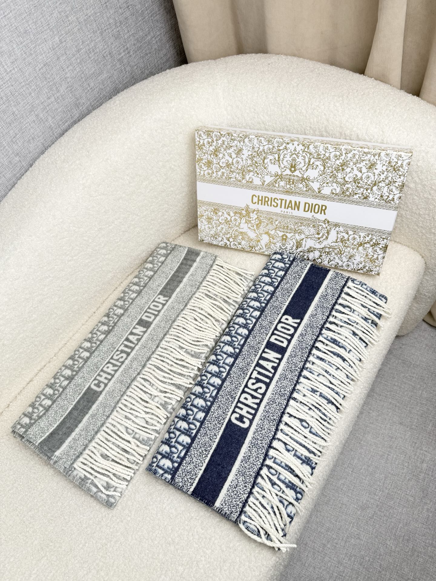 P。Dior。最新时髦围巾，同步专柜‼今年我们的真的是高端Level，重磅极品贸易公司渠道货【货号批次9