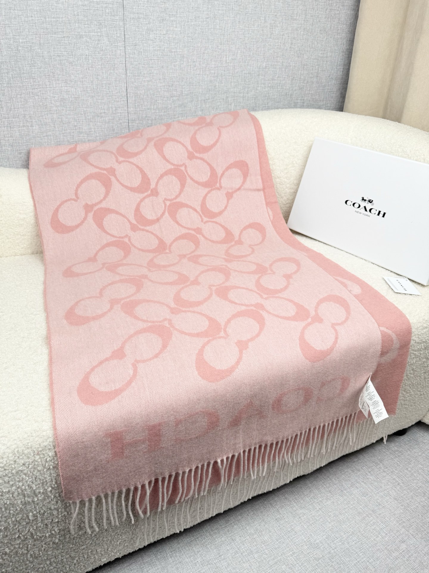 P。蔻驰。【高版】Coach经典C logo双面披肩也太好看了吧！不仅有颜值还有品质，97%羊毛+3%羊