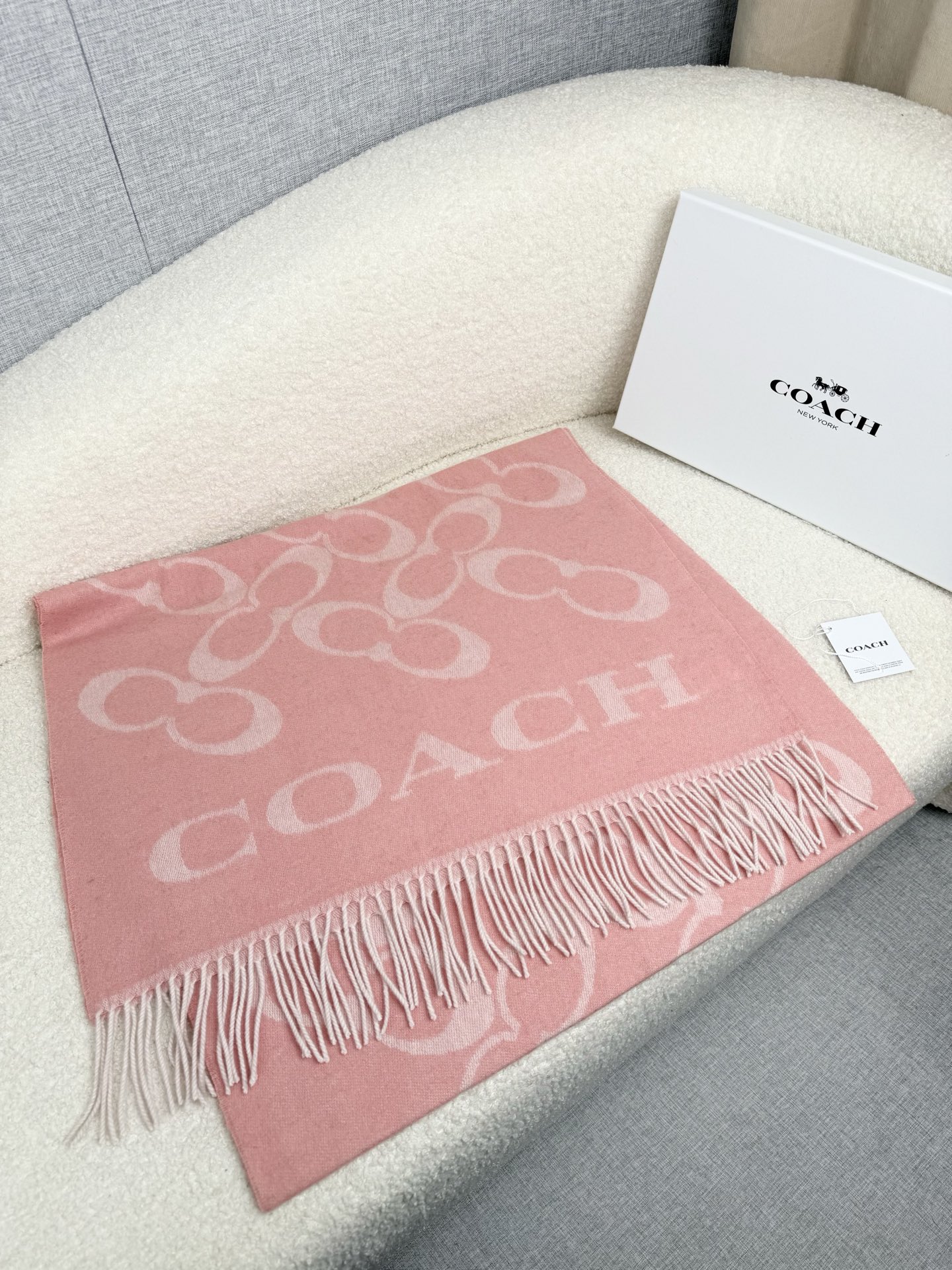 P。蔻驰。【高版】Coach经典C logo双面披肩也太好看了吧！不仅有颜值还有品质，97%羊毛+3%羊