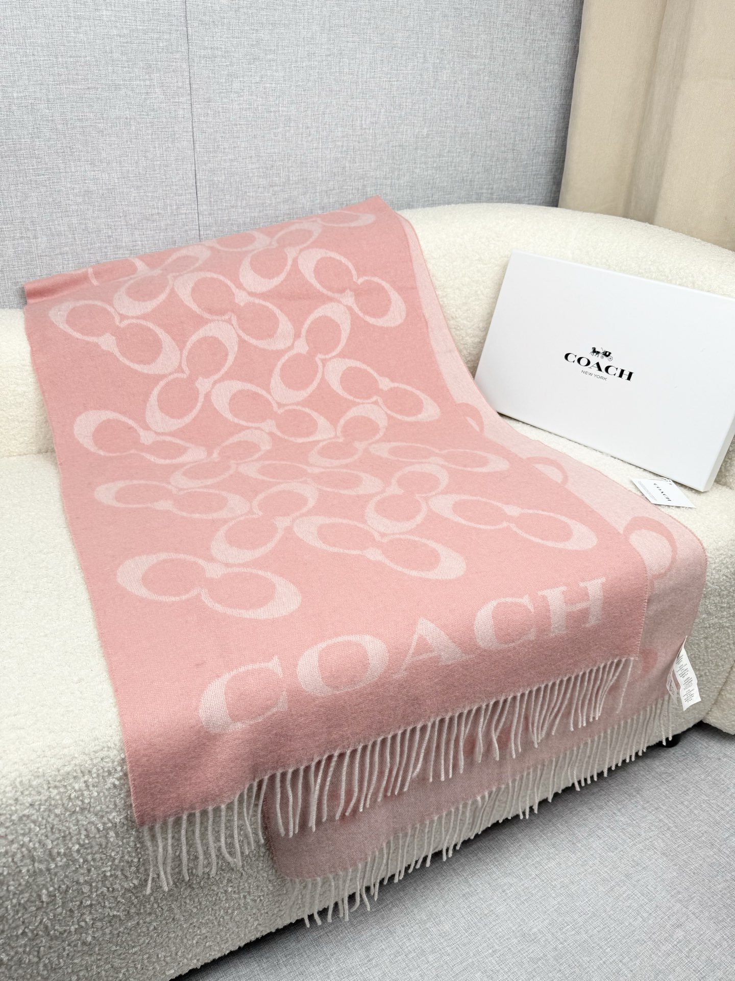 P。蔻驰。【高版】Coach经典C logo双面披肩也太好看了吧！不仅有颜值还有品质，97%羊毛+3%羊