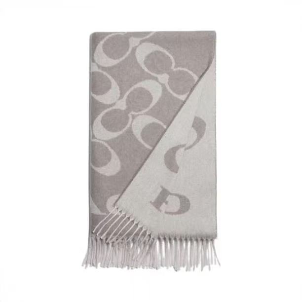 P。蔻驰。【高版】Coach经典C logo双面披肩也太好看了吧！不仅有颜值还有品质，97%羊毛+3%羊