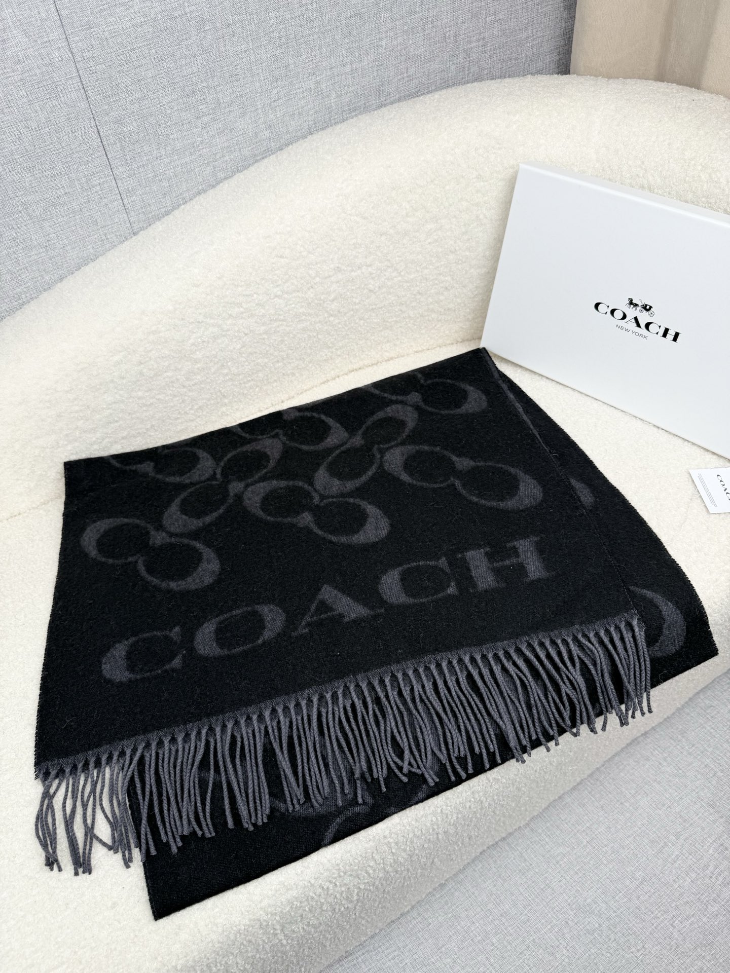 P。蔻驰。【高版】Coach经典C logo双面披肩也太好看了吧！不仅有颜值还有品质，97%羊毛+3%羊