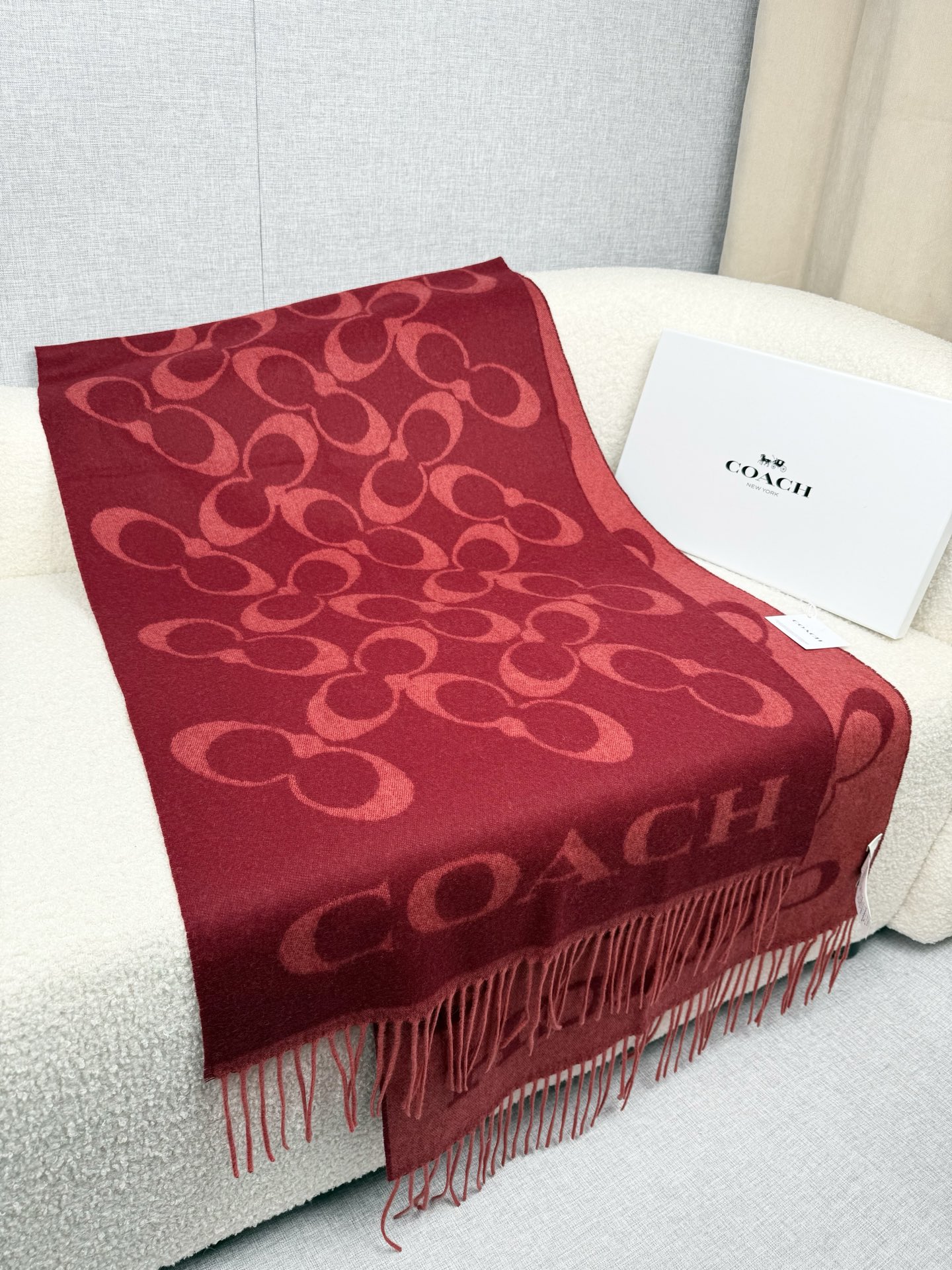 P。蔻驰。【高版】Coach经典C logo双面披肩也太好看了吧！不仅有颜值还有品质，97%羊毛+3%羊