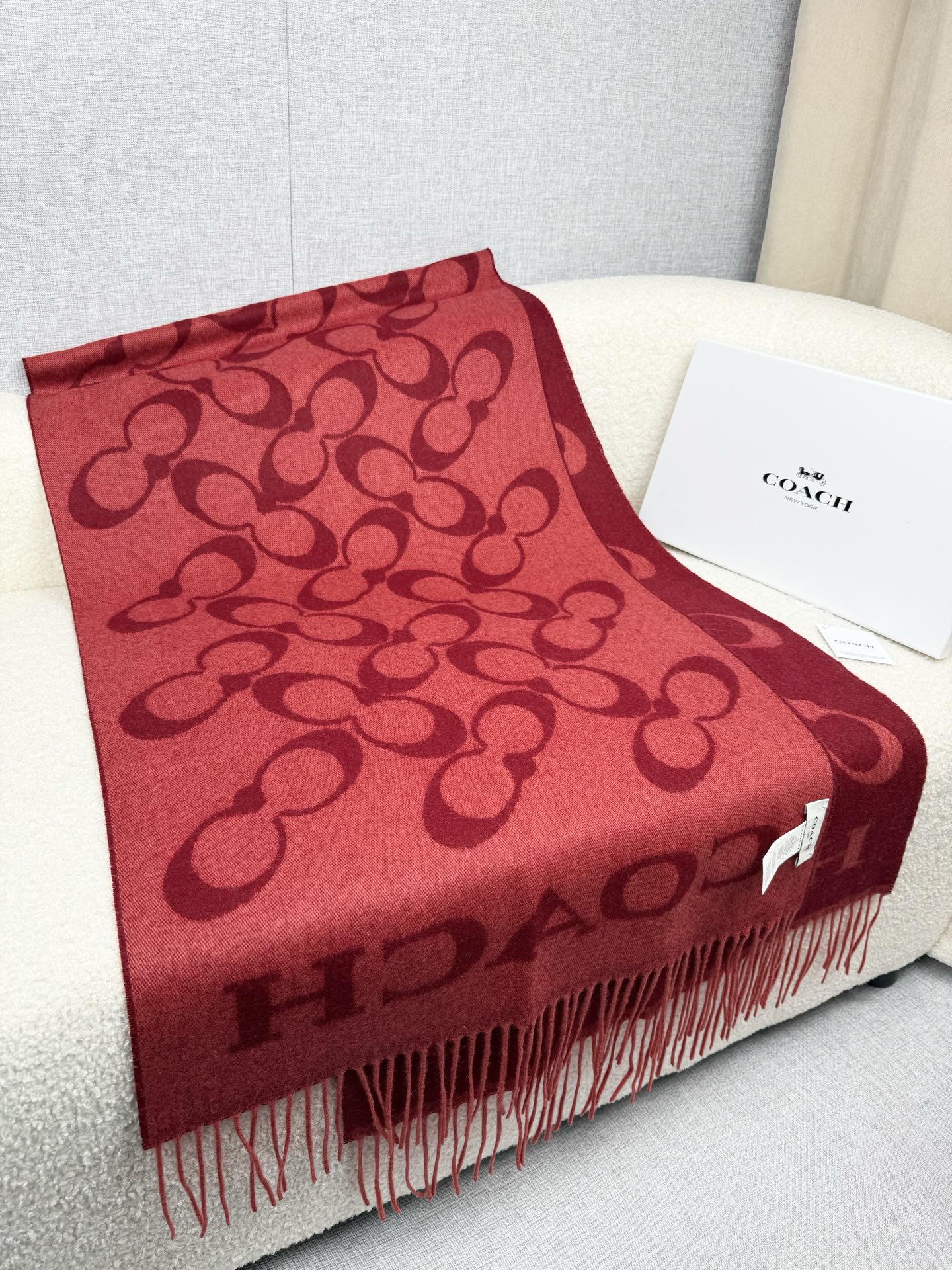 P。蔻驰。【高版】Coach经典C logo双面披肩也太好看了吧！不仅有颜值还有品质，97%羊毛+3%羊