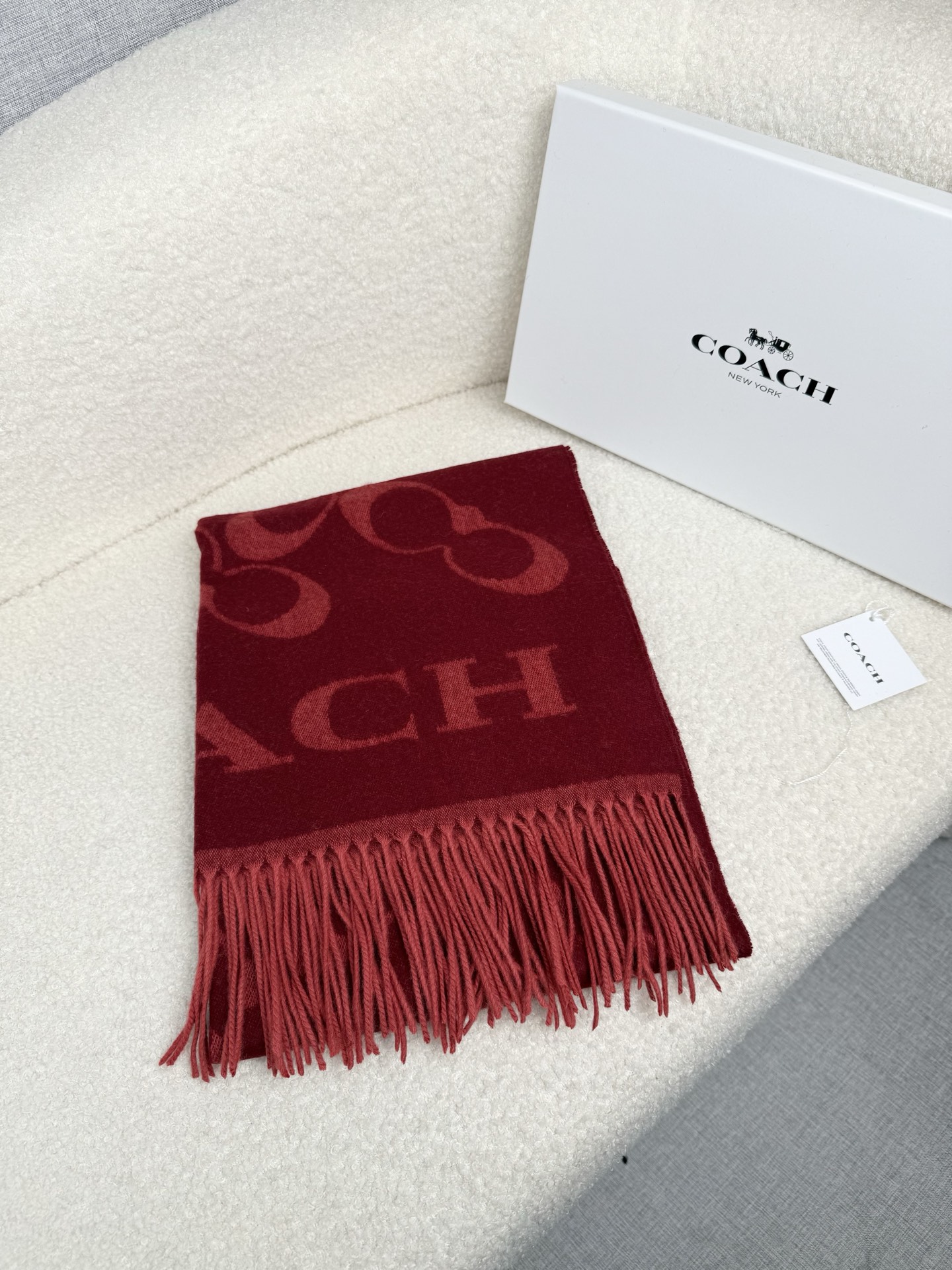 P。蔻驰。【高版】Coach经典C logo双面披肩也太好看了吧！不仅有颜值还有品质，97%羊毛+3%羊