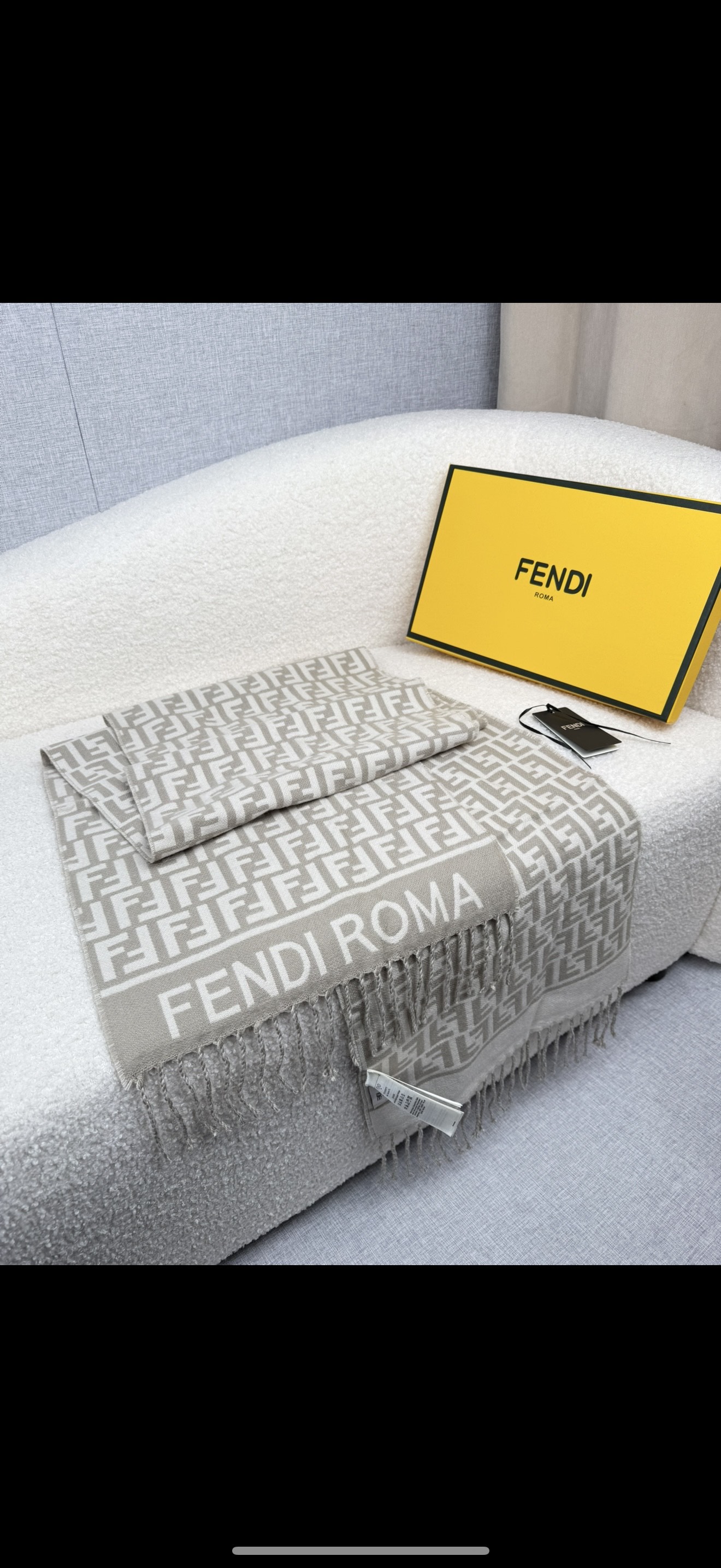 。F家。免代购！极品！Fendi今年最火的围巾！全世界都在抢的老花FF字母款！主打的限量大极品！专柜也是