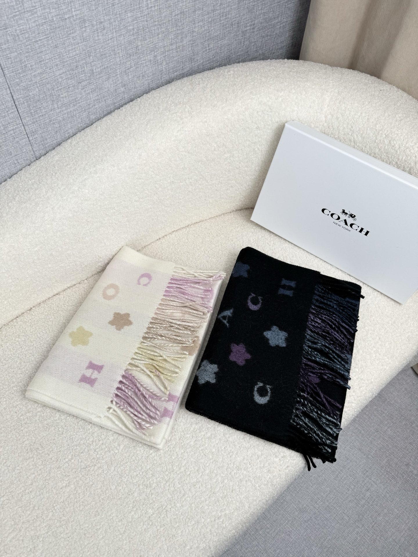 Coach COACH 【小花-彩虹条】蔻驰围巾也太 了吧 不仅有颜值还有品质 97%羊毛+3%羊绒