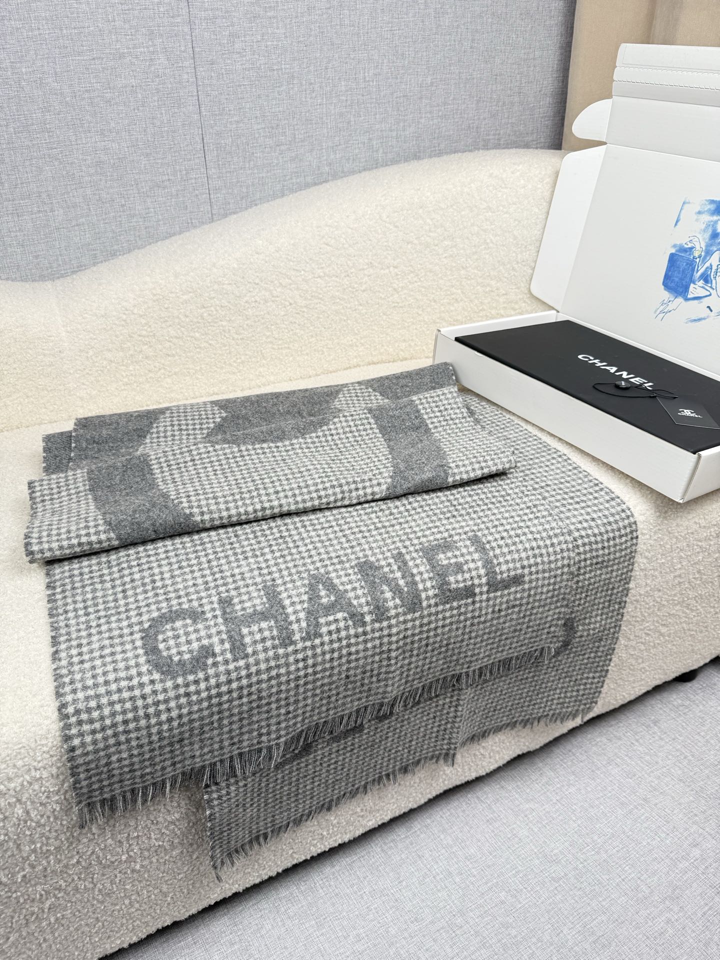 ￥。C家。【高版本！！高克重！】香奶奶尾单新款23B千鸟格拼色羊绒围巾，直接出欧洲的，正儿八经的正品订单