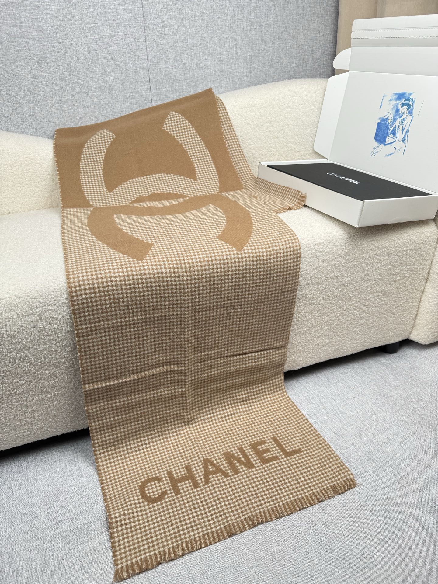 ￥。C家。【高版本！！高克重！】香奶奶尾单新款23B千鸟格拼色羊绒围巾，直接出欧洲的，正儿八经的正品订单