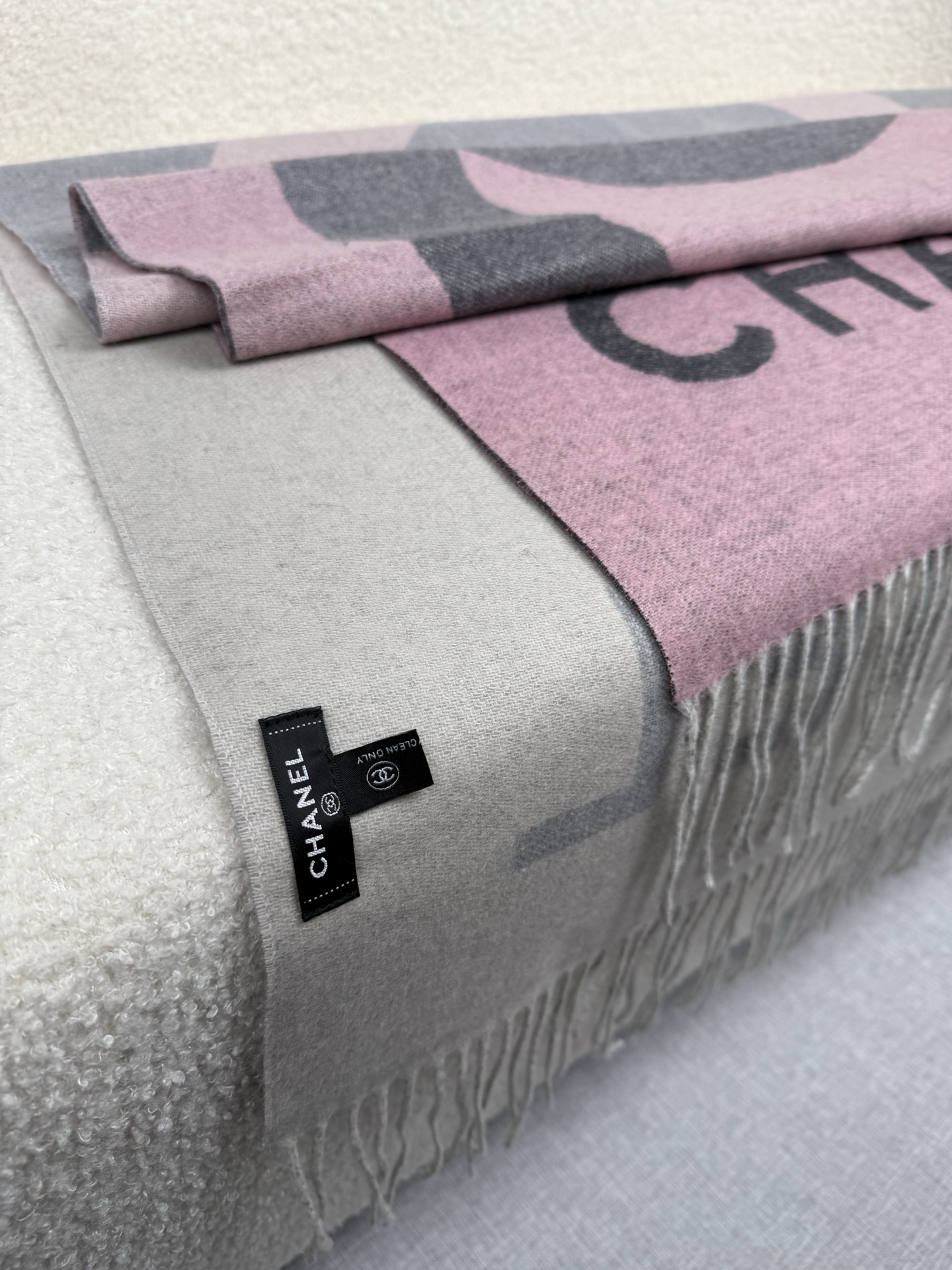 ￥。CHANEL。️超级大福利！【年轻时髦范儿！香粉看过来~】同步专柜！Chan*l 最新秋冬羊绒款，真