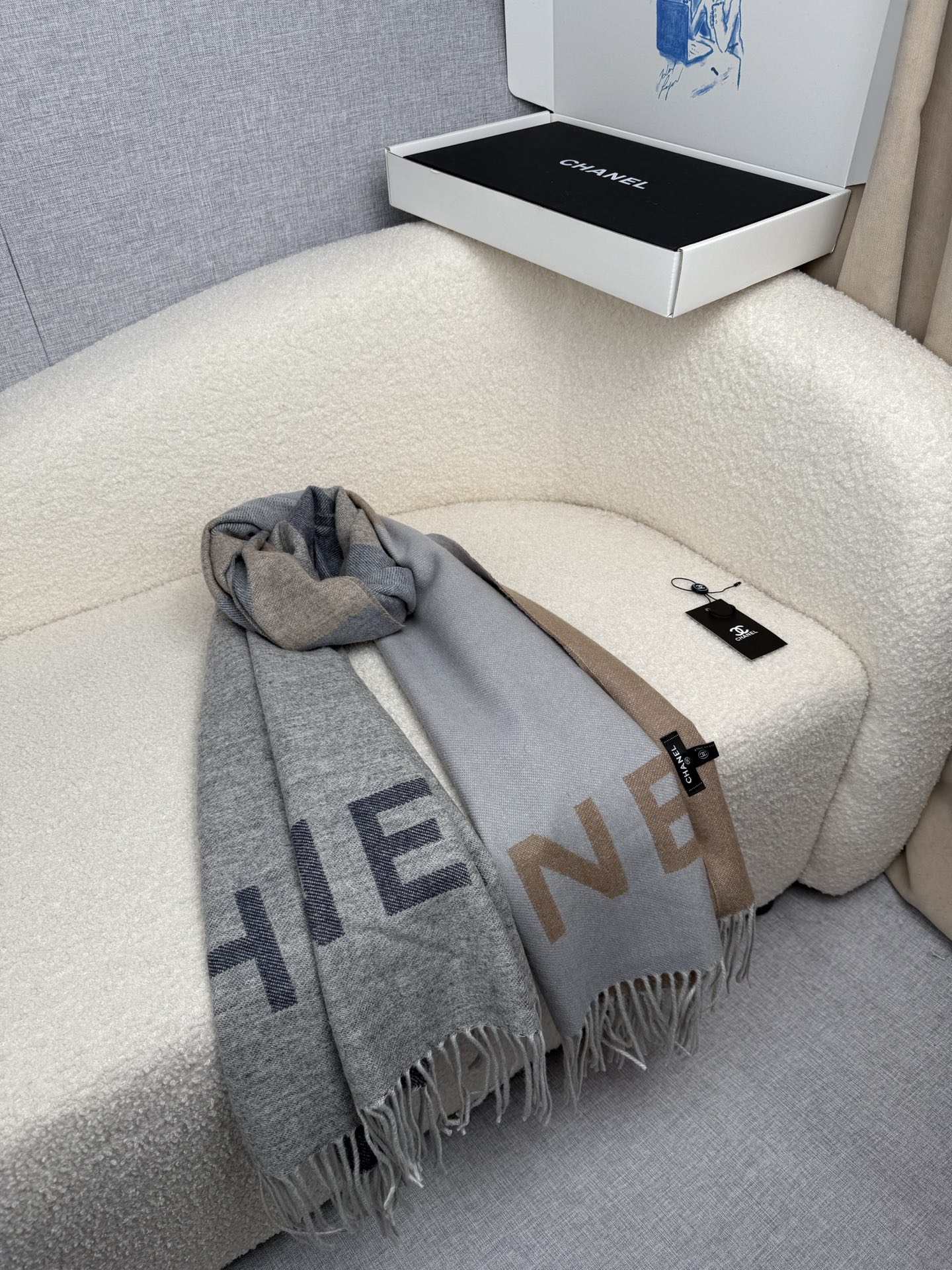 ￥。CHANEL。️超级大福利！【年轻时髦范儿！香粉看过来~】同步专柜！Chan*l 最新秋冬羊绒款，真