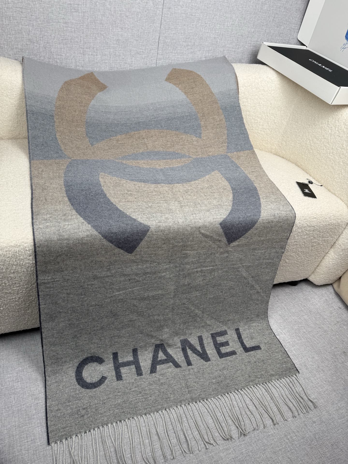 ￥。CHANEL。️超级大福利！【年轻时髦范儿！香粉看过来~】同步专柜！Chan*l 最新秋冬羊绒款，真