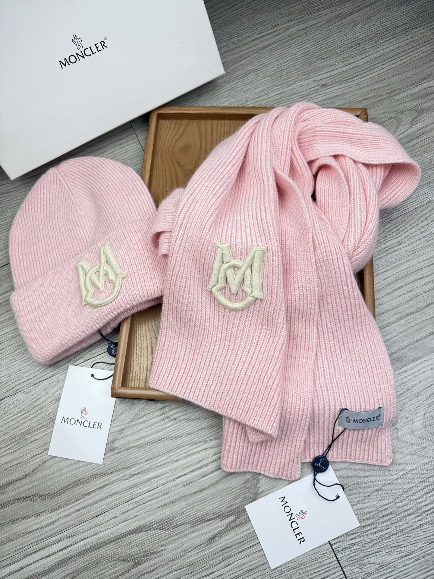 🌹。蒙口。【两件套-羊毛套装帽子】经典套装帽子！帽子➕围巾！70%羊毛+30%兔毛。暖暖哒超级舒服～冬日小姐姐减龄神器哦