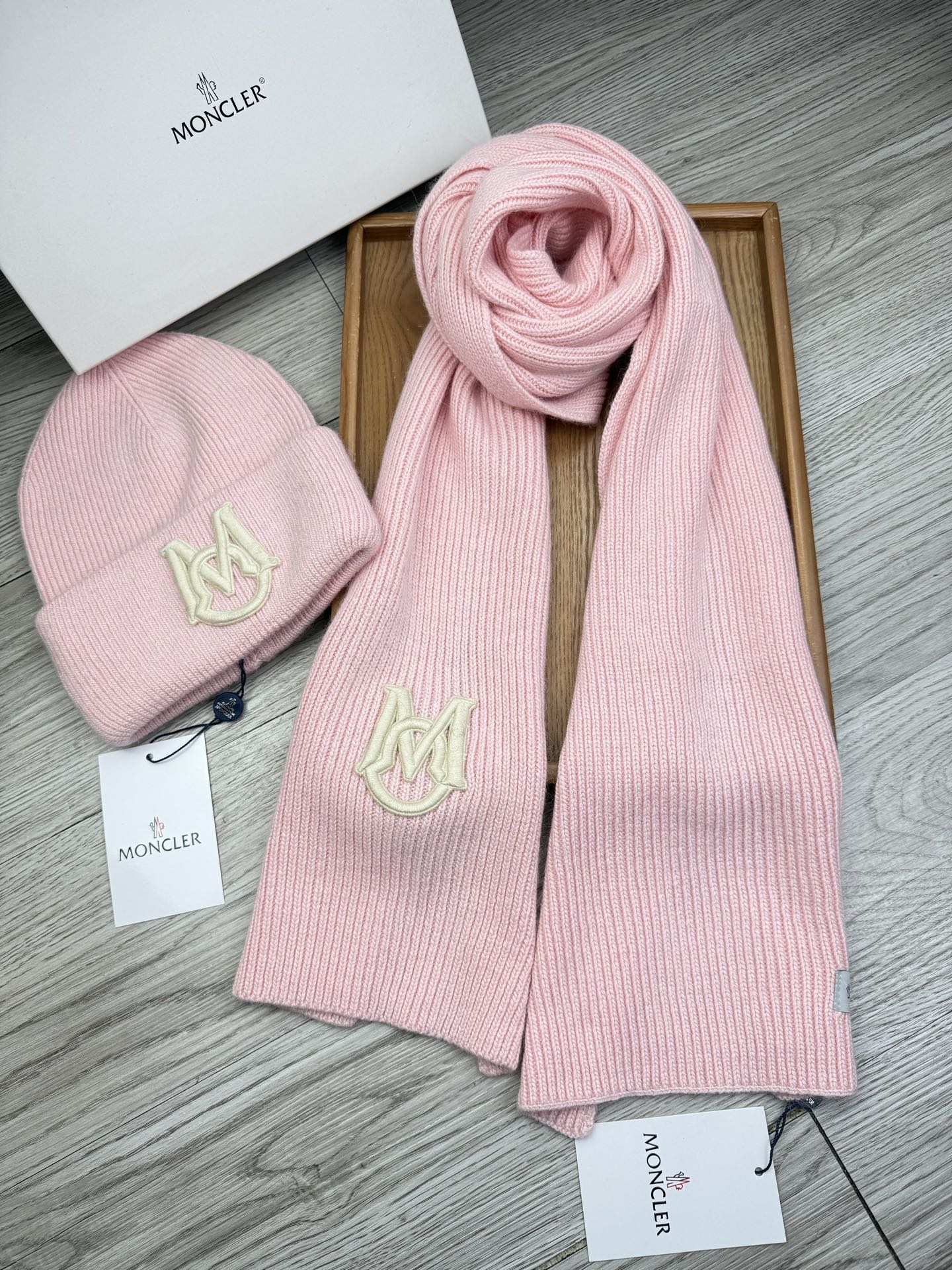 🌹。蒙口。【两件套-羊毛套装帽子】经典套装帽子！帽子➕围巾！70%羊毛+30%兔毛。暖暖哒超级舒服～冬日小姐姐减龄神器哦