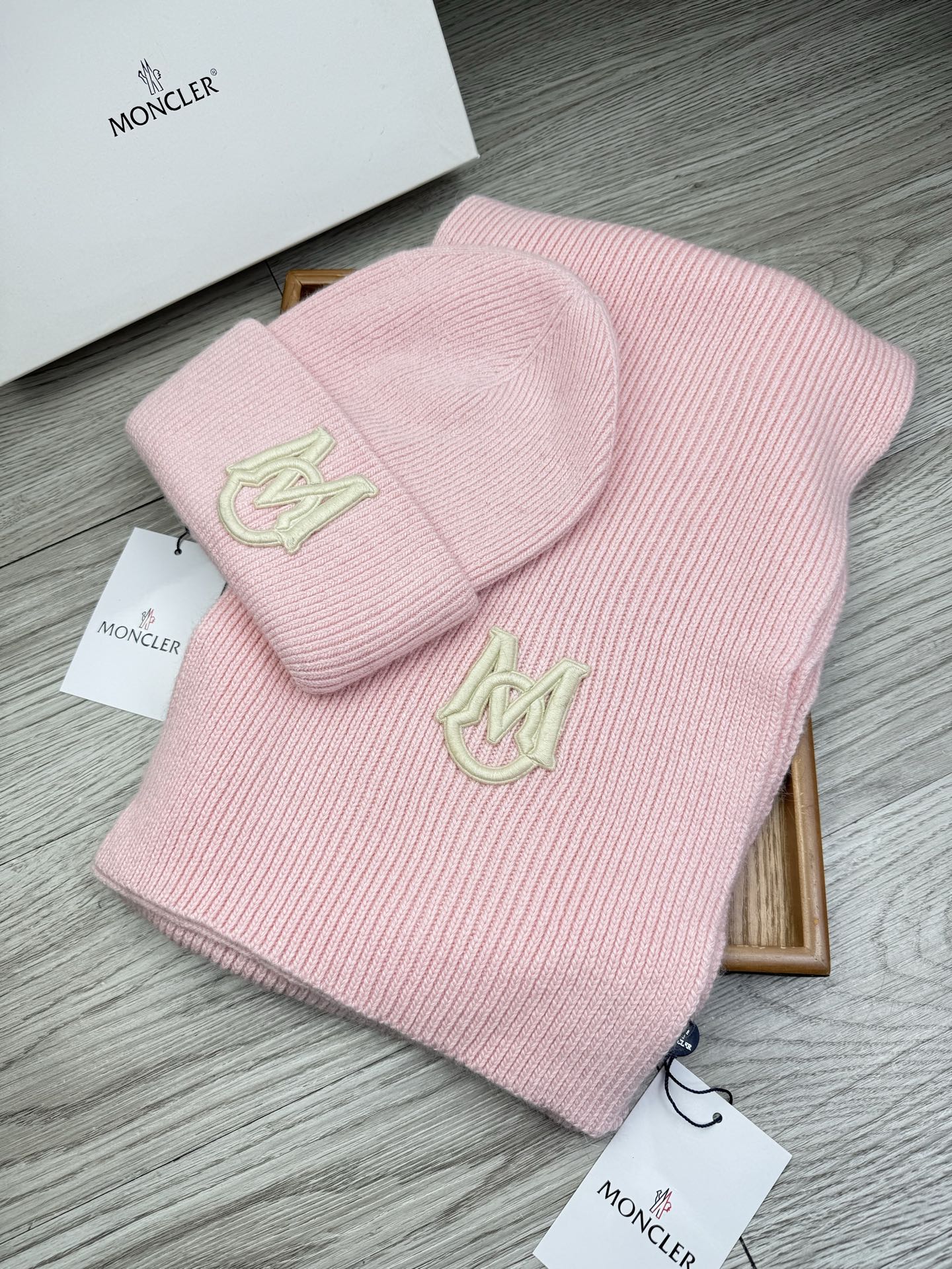 🌹。蒙口。【两件套-羊毛套装帽子】经典套装帽子！帽子➕围巾！70%羊毛+30%兔毛。暖暖哒超级舒服～冬日小姐姐减龄神器哦