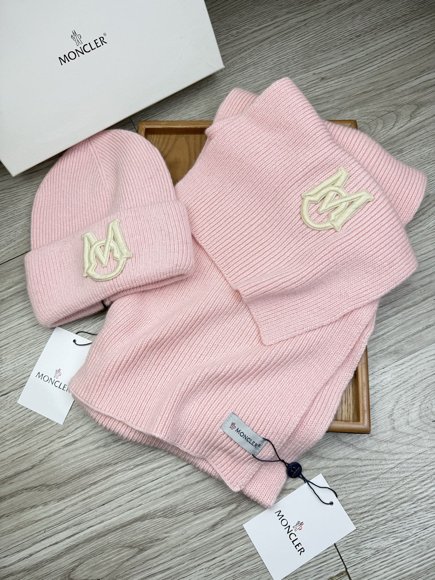 🌹。蒙口。【两件套-羊毛套装帽子】经典套装帽子！帽子➕围巾！70%羊毛+30%兔毛。暖暖哒超级舒服～冬日小姐姐减龄神器哦