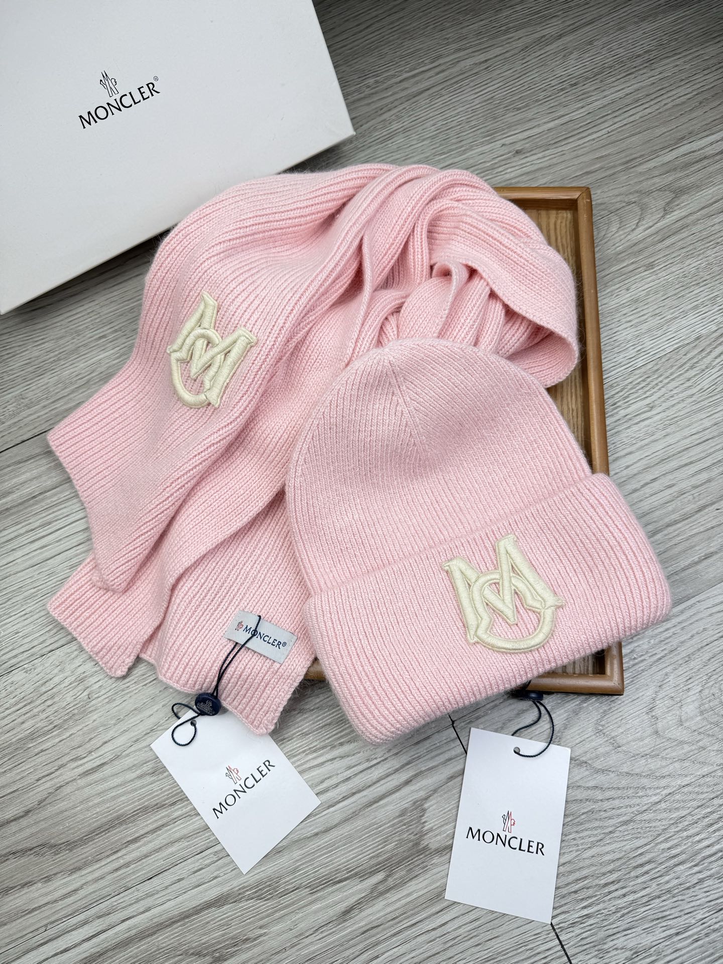 🌹。蒙口。【两件套-羊毛套装帽子】经典套装帽子！帽子➕围巾！70%羊毛+30%兔毛。暖暖哒超级舒服～冬日小姐姐减龄神器哦