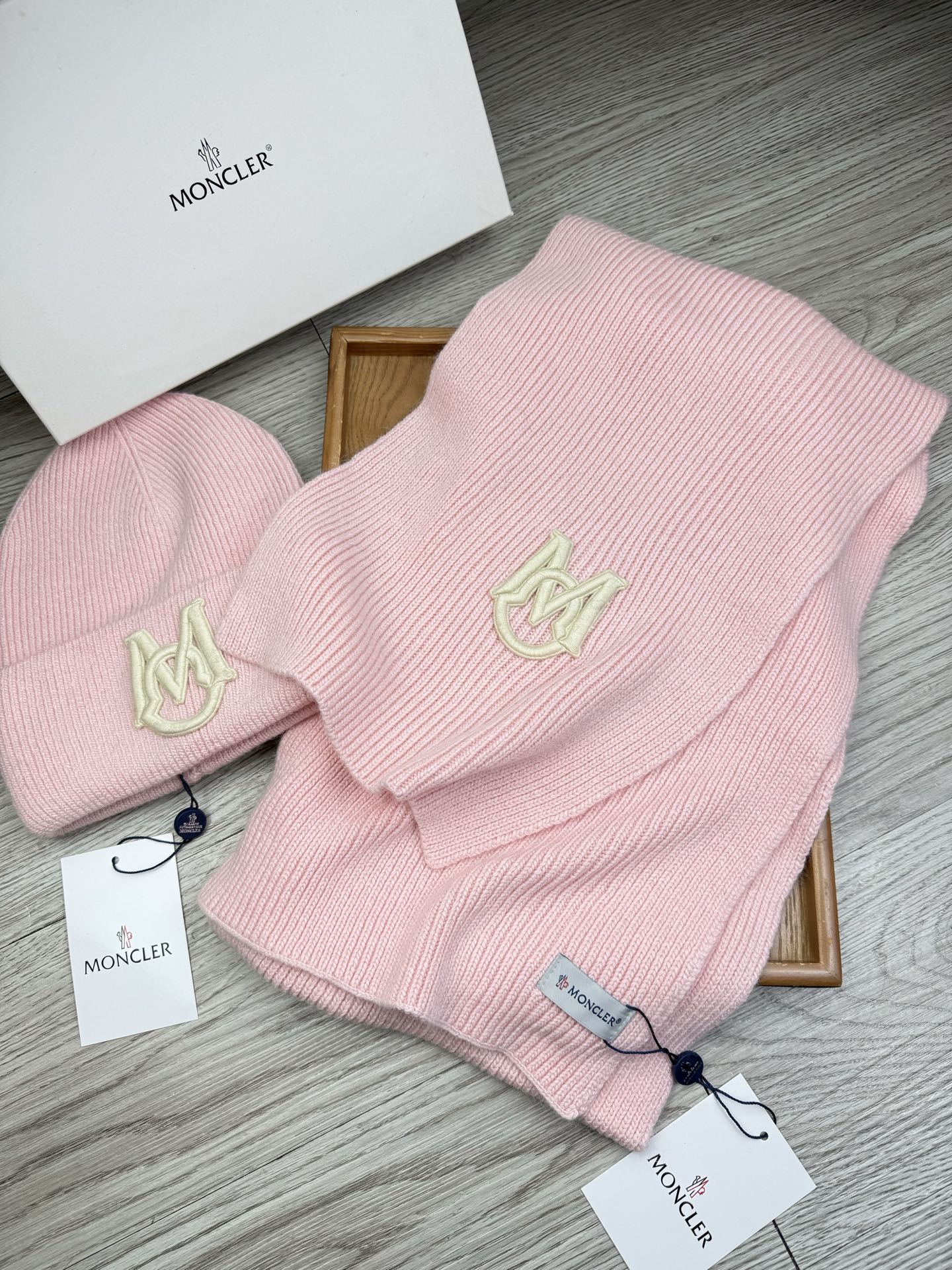 🌹。蒙口。【两件套-羊毛套装帽子】经典套装帽子！帽子➕围巾！70%羊毛+30%兔毛。暖暖哒超级舒服～冬日小姐姐减龄神器哦