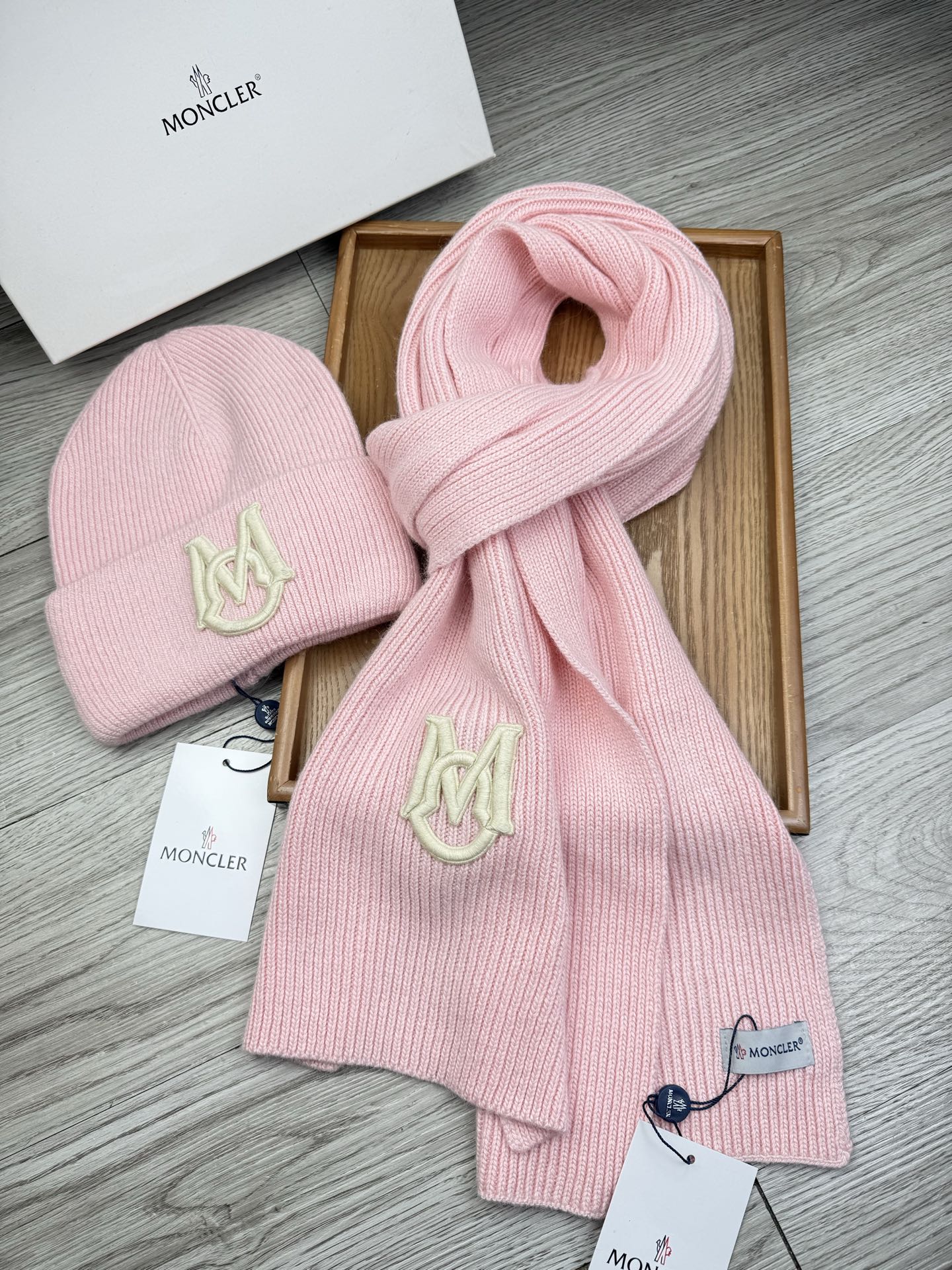 🌹。蒙口。【两件套-羊毛套装帽子】经典套装帽子！帽子➕围巾！70%羊毛+30%兔毛。暖暖哒超级舒服～冬日小姐姐减龄神器哦