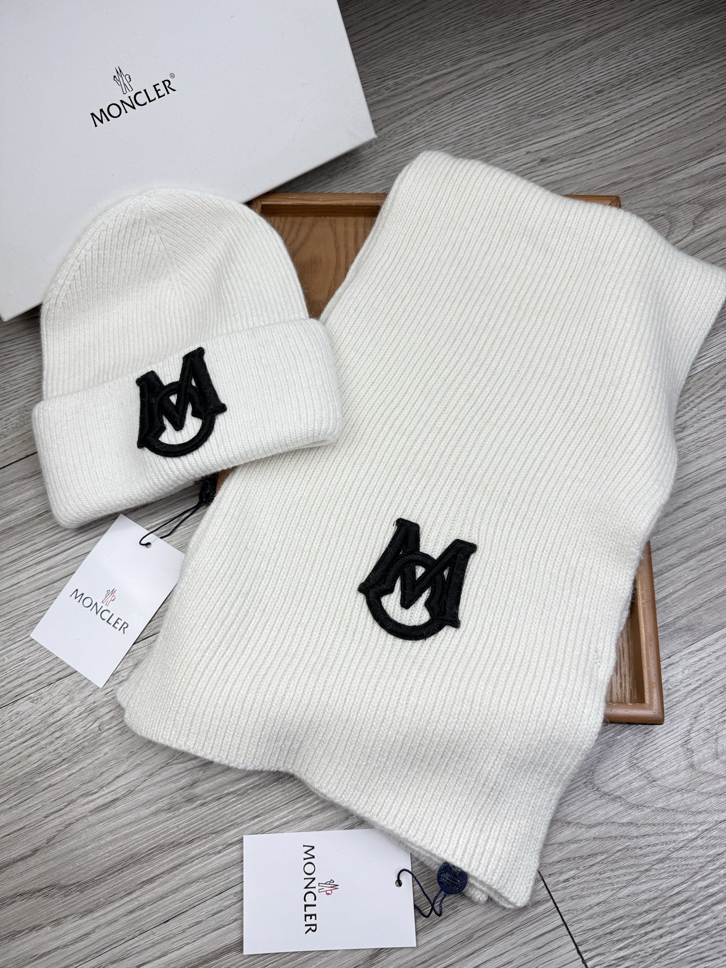 🌹。蒙口。【两件套-羊毛套装帽子】经典套装帽子！帽子➕围巾！70%羊毛+30%兔毛。暖暖哒超级舒服～冬日小姐姐减龄神器哦